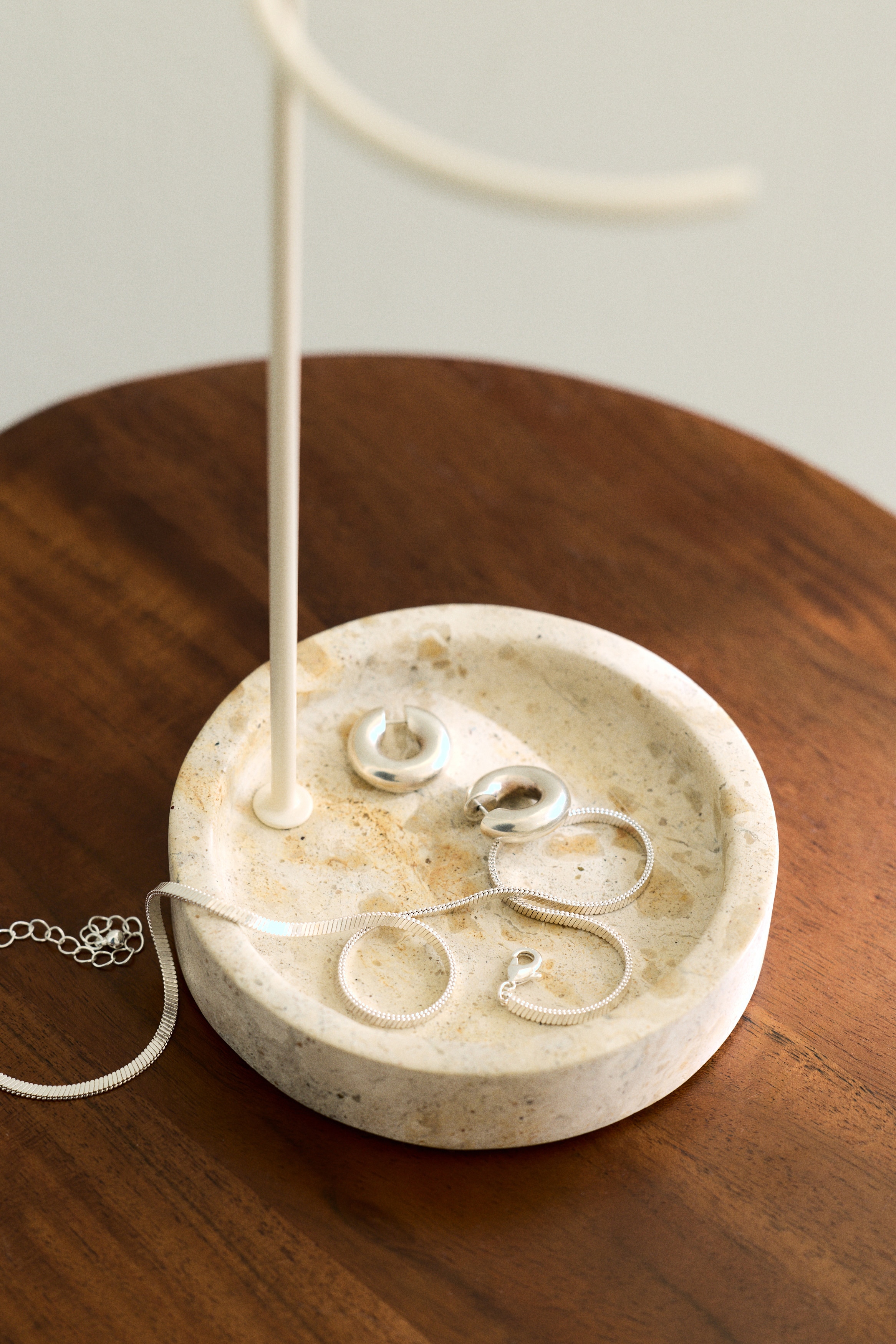 Marble Jewelry Stand - Beige/marbled