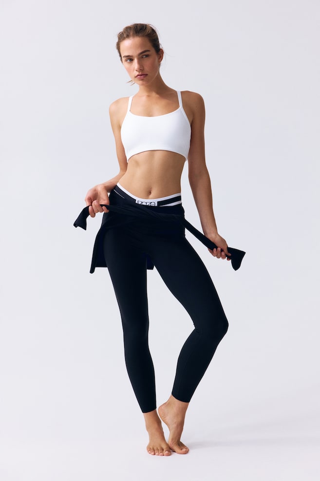 Medium Support Sports bra with SoftMove™ - White/Black/Warm brown/Antique rose/Lilac/Light maroon/Navy blue/Frosty lilac/Butter yellow/Black/Coffee bean brown/Navy blue - 2