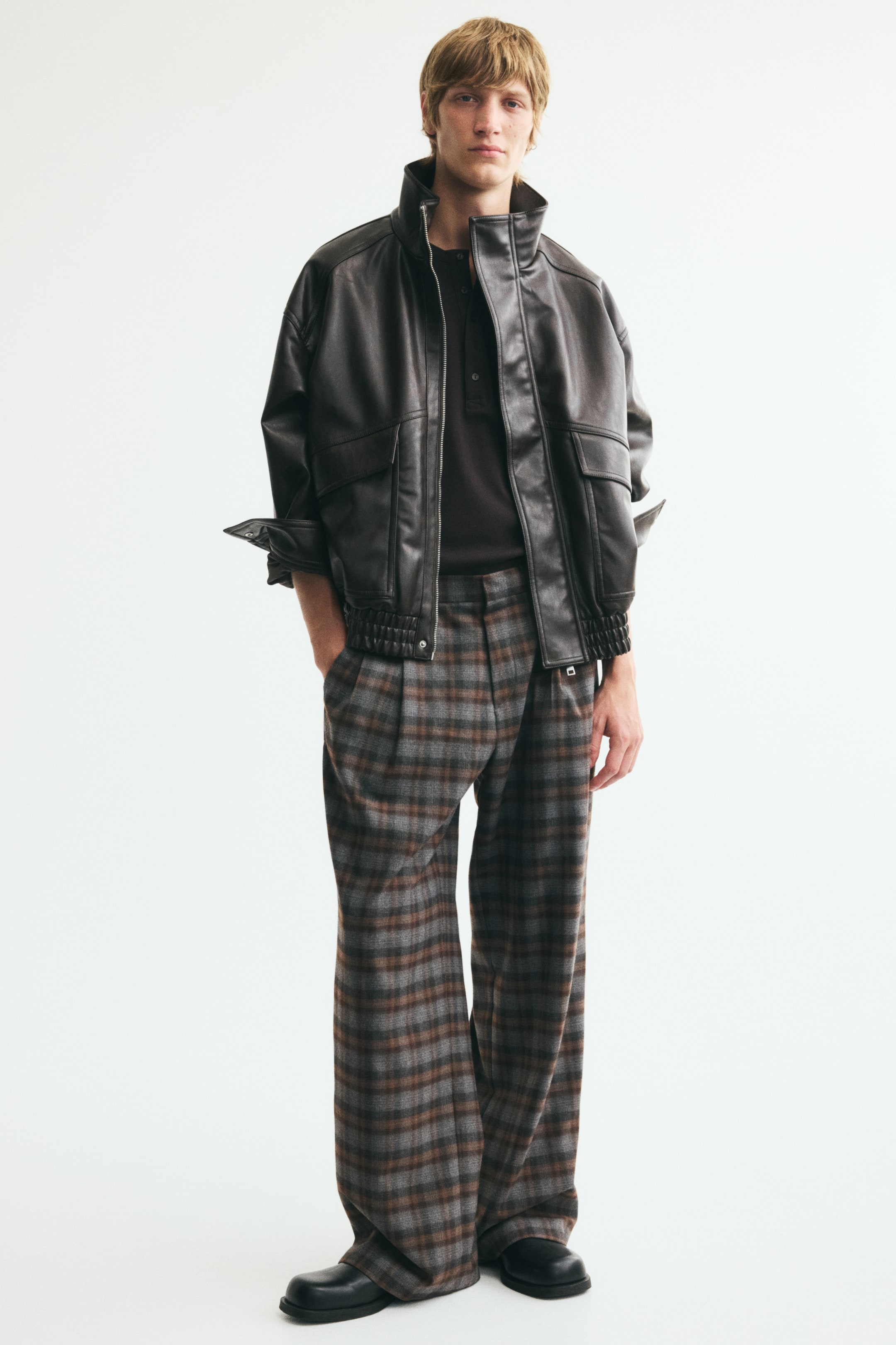 View larger image: Oversized Fit Wide tailored trousers - Grey/Checked - Men | H&M 1
