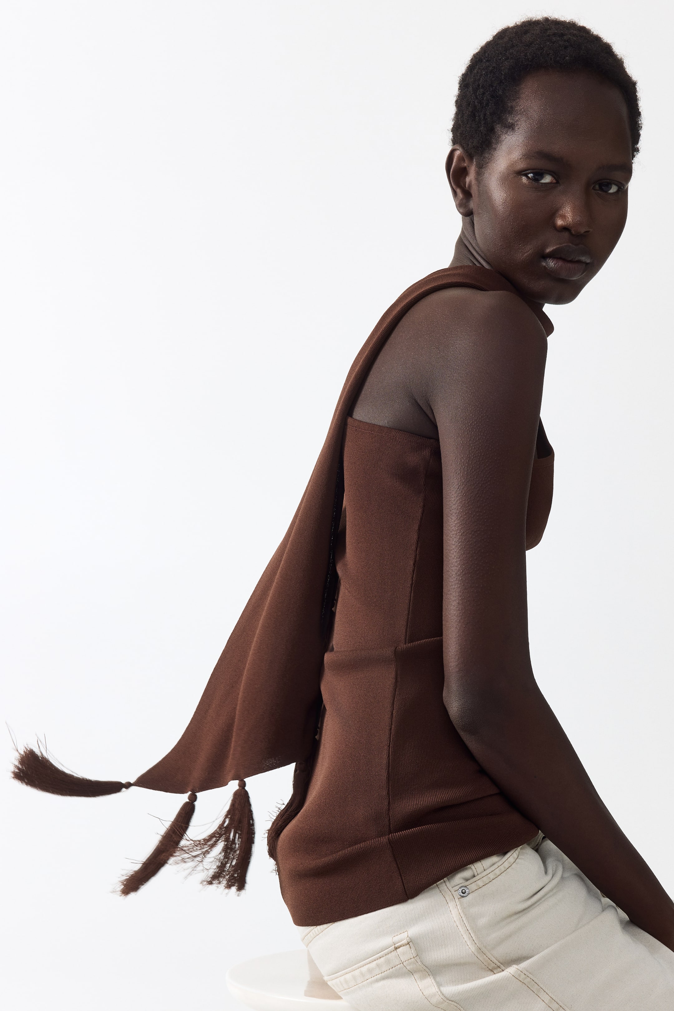 Haut asymétrique avec détail style écharpe