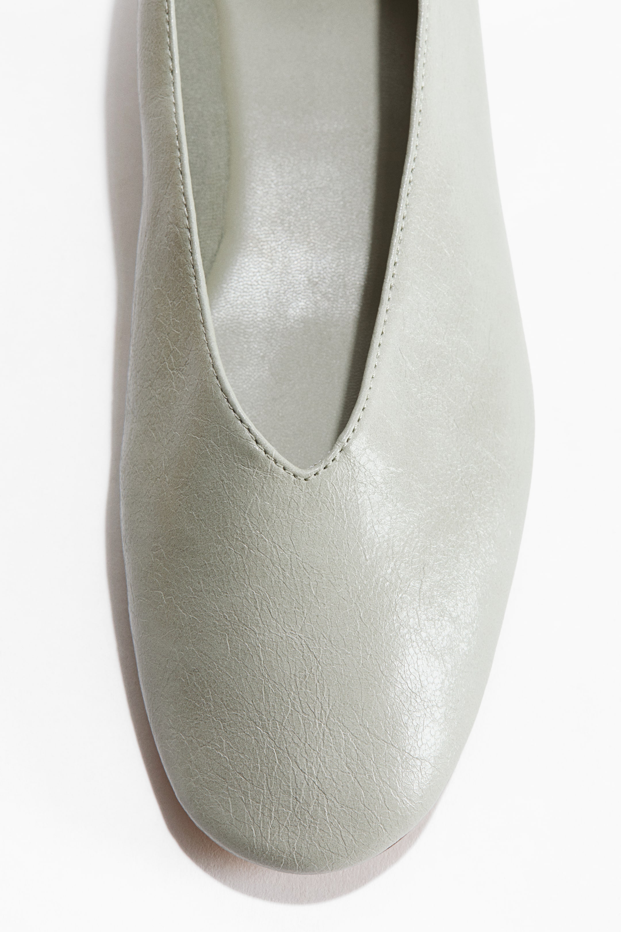 Twist-Detail Flats