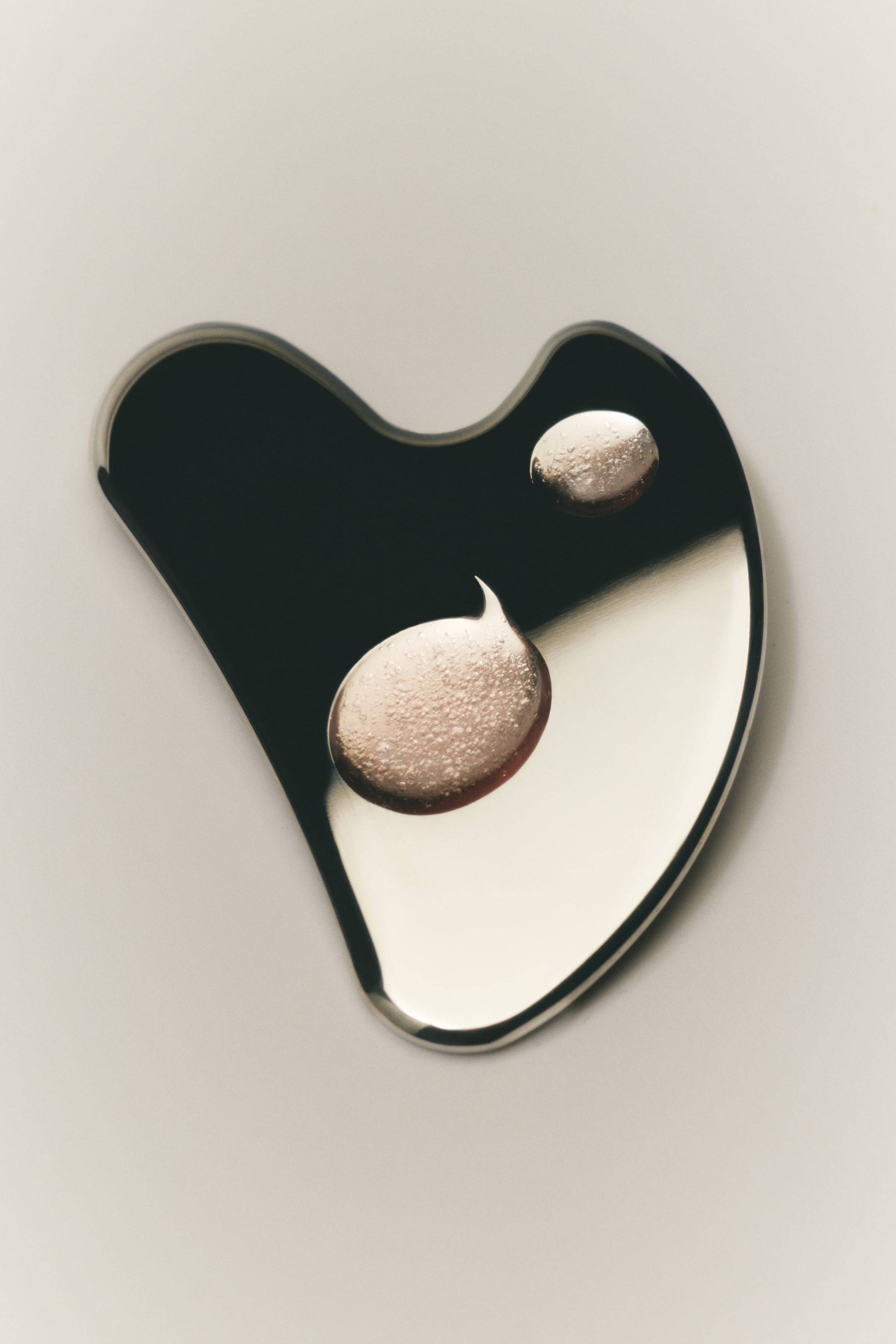 Größeres Bild ansehen: Gua Sha-Tool - Silberfarben - Beauty all | H&M DE 1