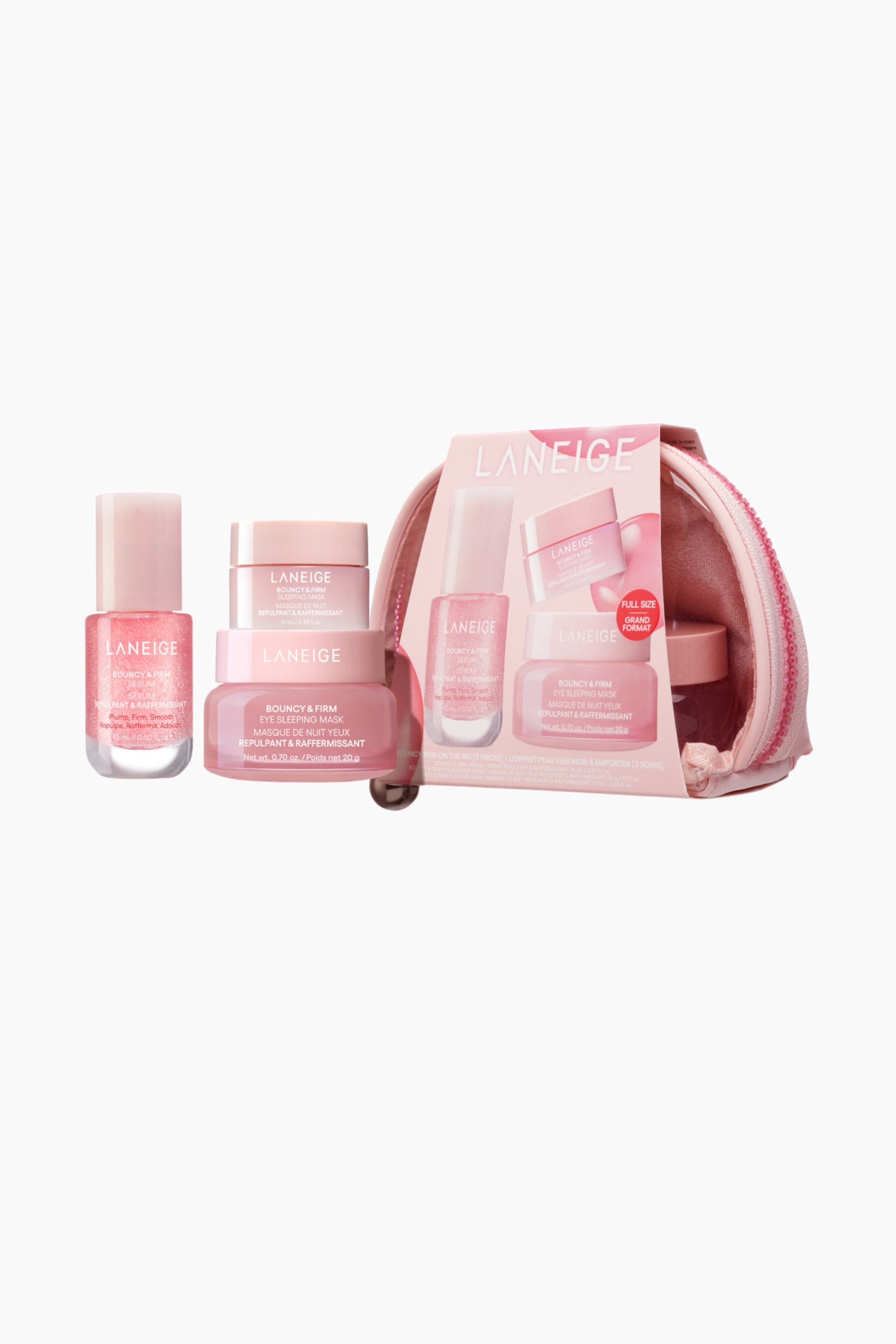 Vis større bilde: Et Laneige Bouncy & Firm hudpleiesett viser en skimrende rosa serumflaske, to stablede lyserosa krukker hvor den større nederste krukken er identifisert som en øyesovemaske, og et lyserosa produktkort, alt arrangert foran en delvis åpen, semitransparent rosa glidelåskosmetikkveske som holder en annen liten rosa krukke.