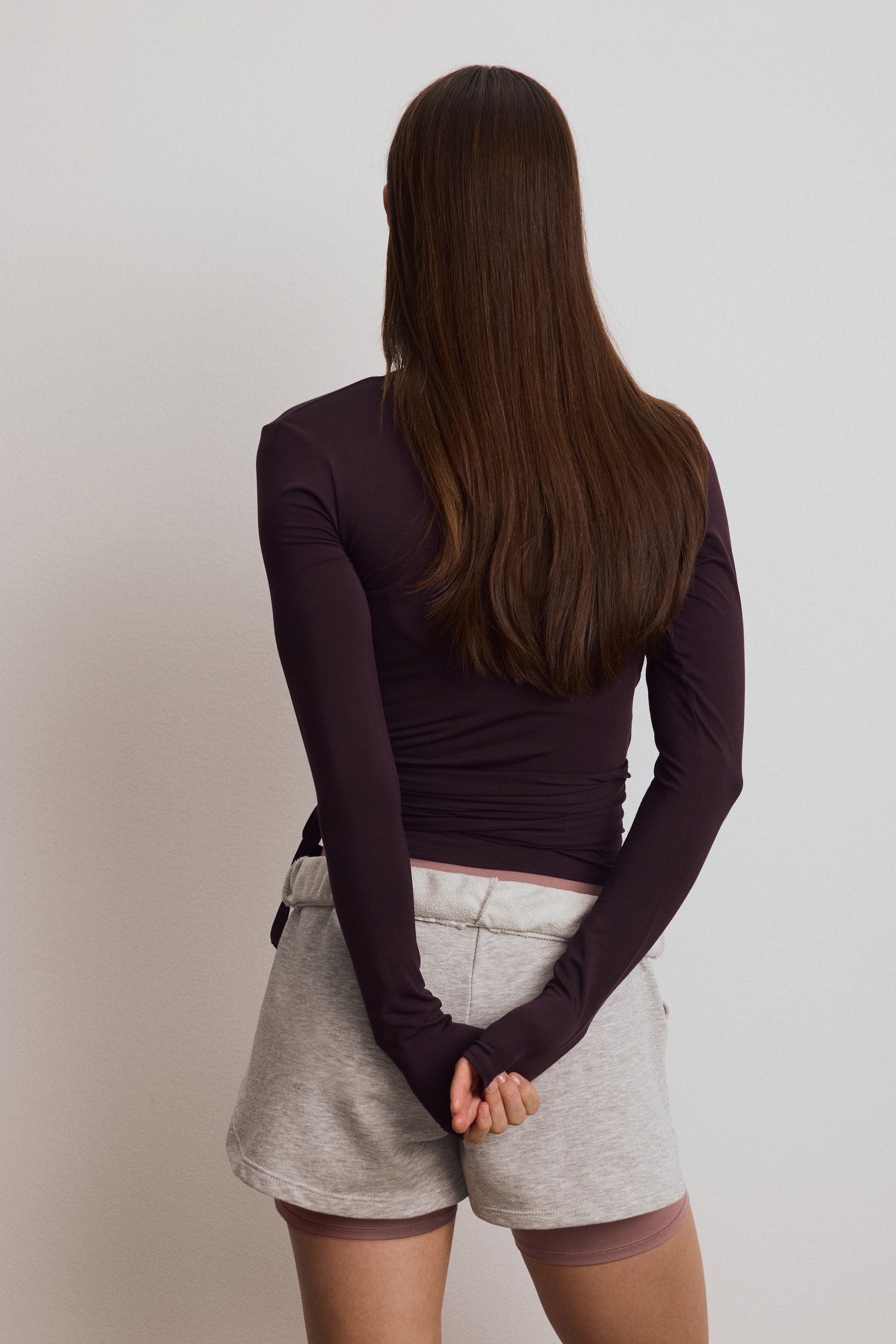 Größeres Bild ansehen: Sportshirt im Wickelschnitt aus Modal - Dunkles Pflaumenlila - Ladies | H&M DE 4