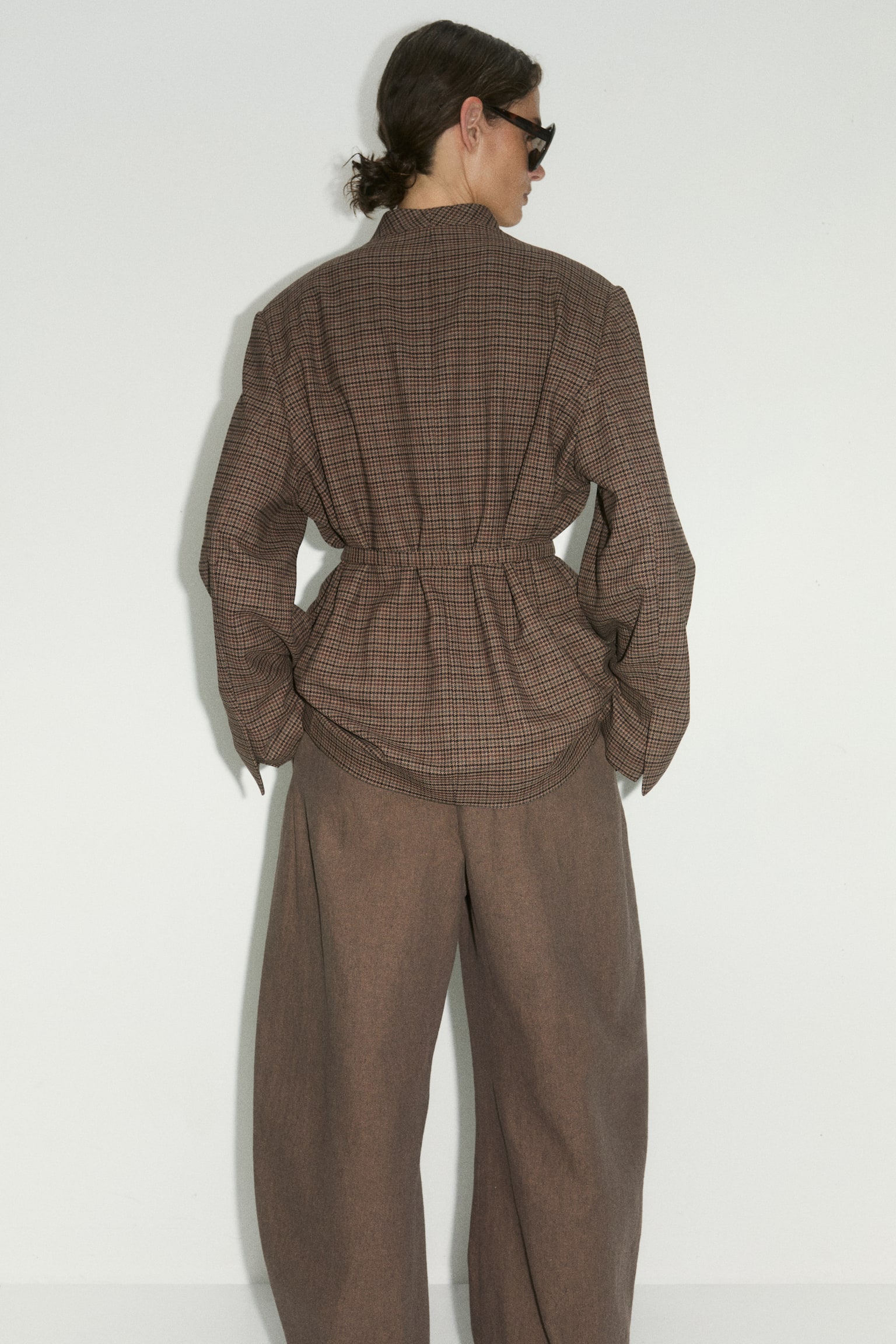 Женская куртка H&M Oversized Belted, цвет: Тёмный бежевый / Клетчатый — фото 7