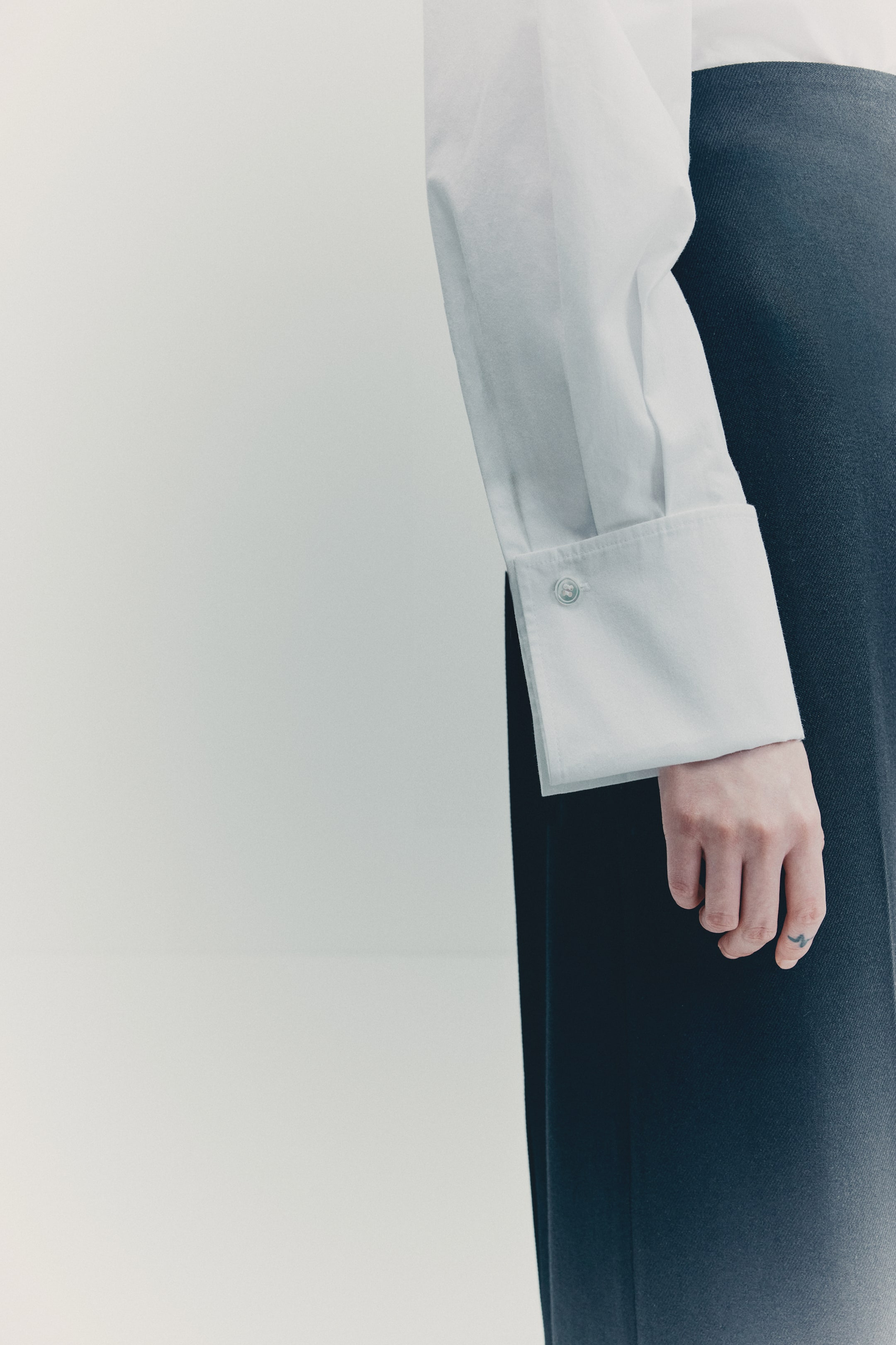 Visualizza immagine più grande: Camicia aderente in cotone - Bianco - DONNA | H&M IT 3