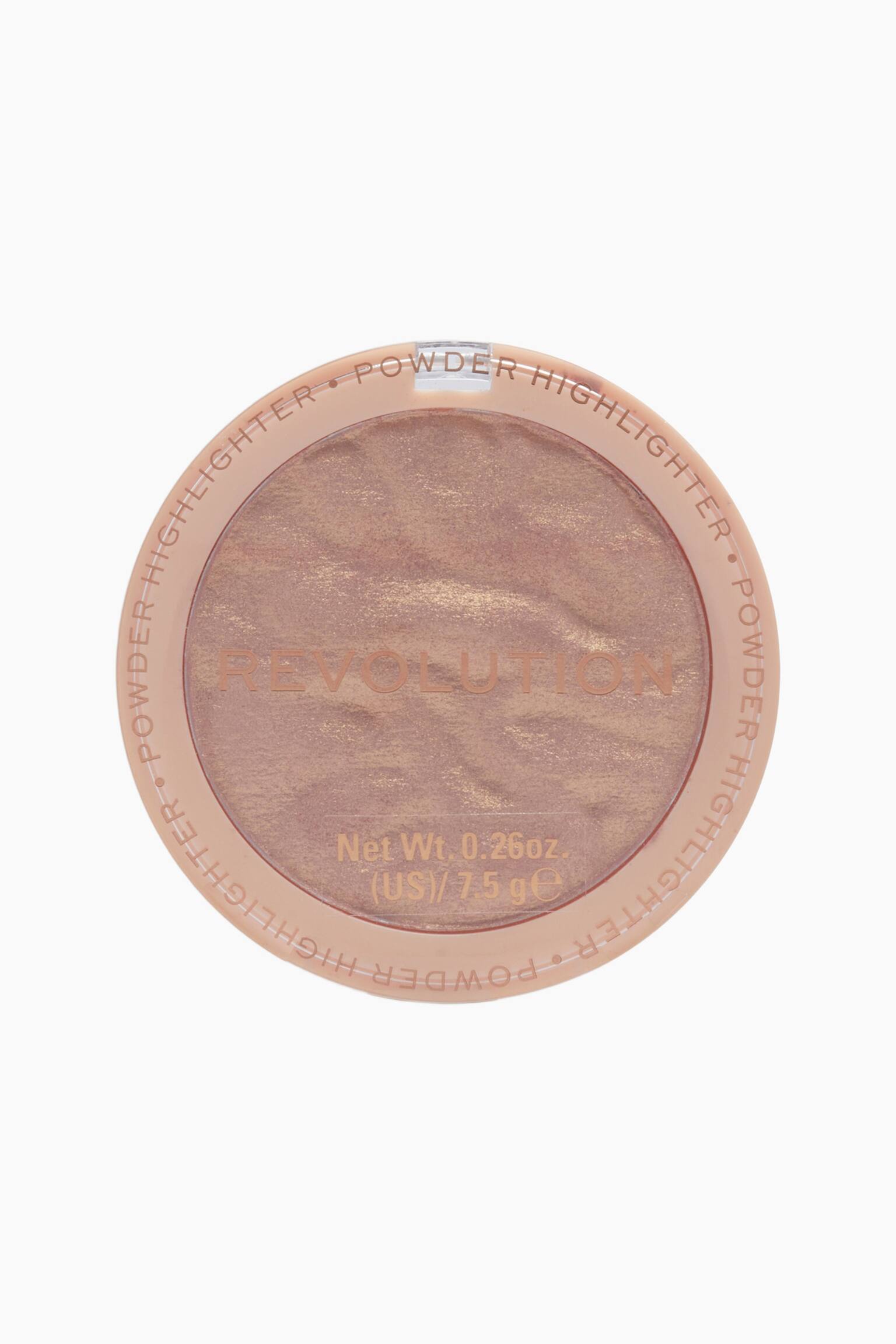 En sirkelformet Revolution-pudderhighlighter vises i en frontvendt, ovenfra-vinkel, med et skimrende rosÃ©gullfarget pudder med en bÃ¸lgete, teksturert overflate i en kompakt med gjennomsiktig lokk. Merkenavnet Â«REVOLUTIONÂ» er trykt over midten av lokket, med Â«POWDER HIGHLIGHTERÂ» gjentatt langs den ferskenfargede ytterkanten. - 1