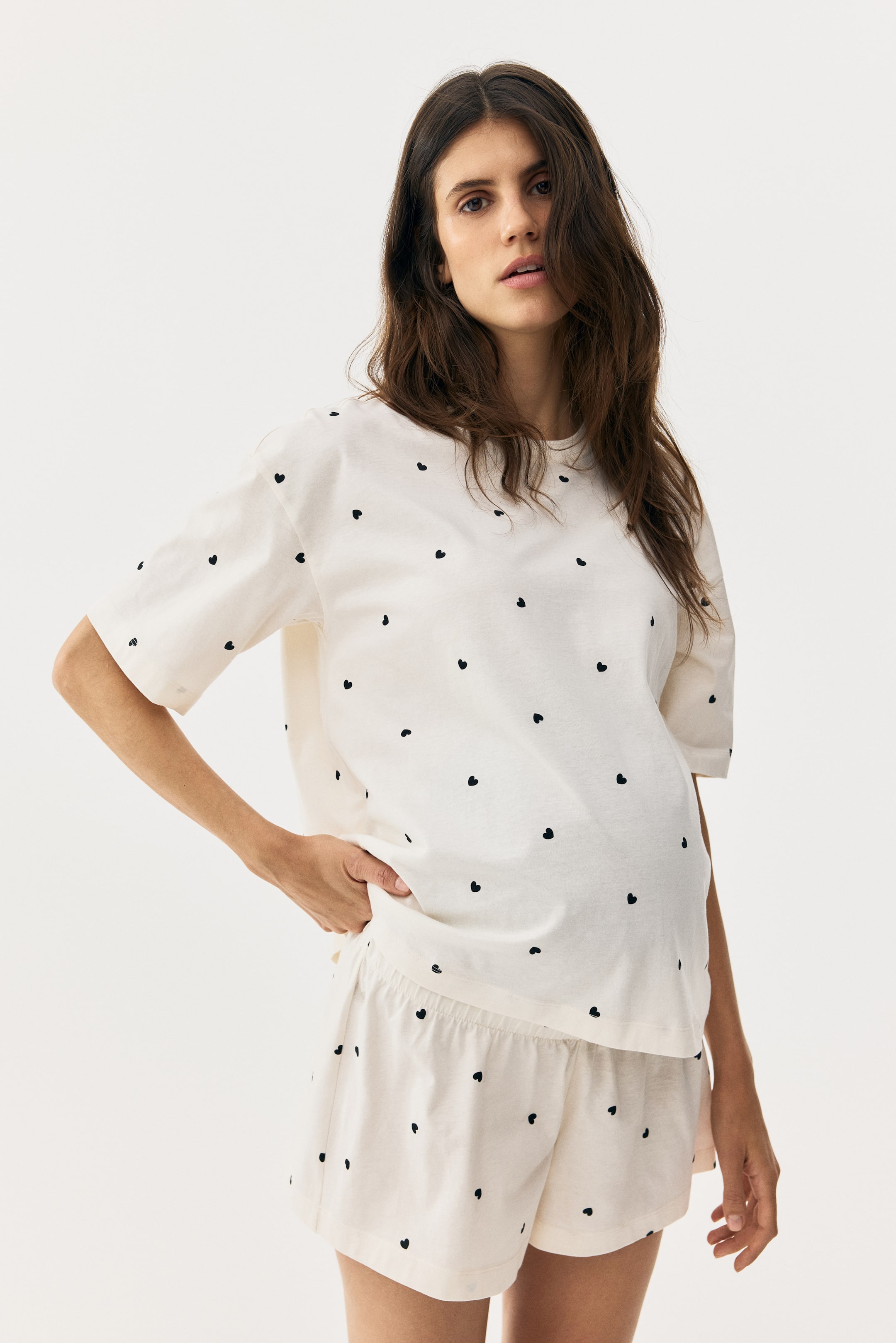 Grösseres Bild ansehen: MAMA Before & After Baumwollpyjama - Cremefarben/Herzen - DAMEN | H&M CH 1