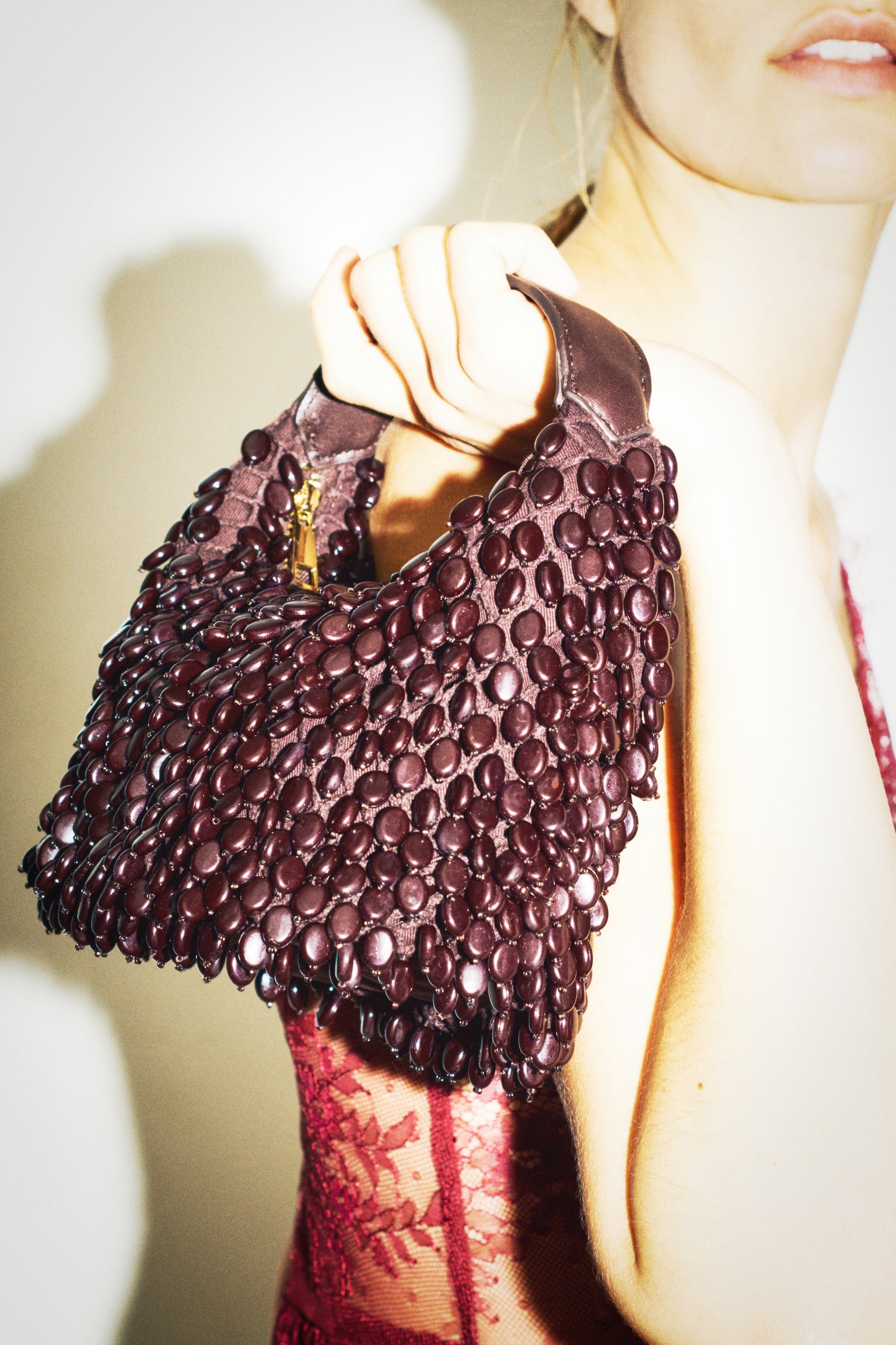 Женская сумка H&M Bead-Embellished Handbag, цвет: Бордовый — фото 2