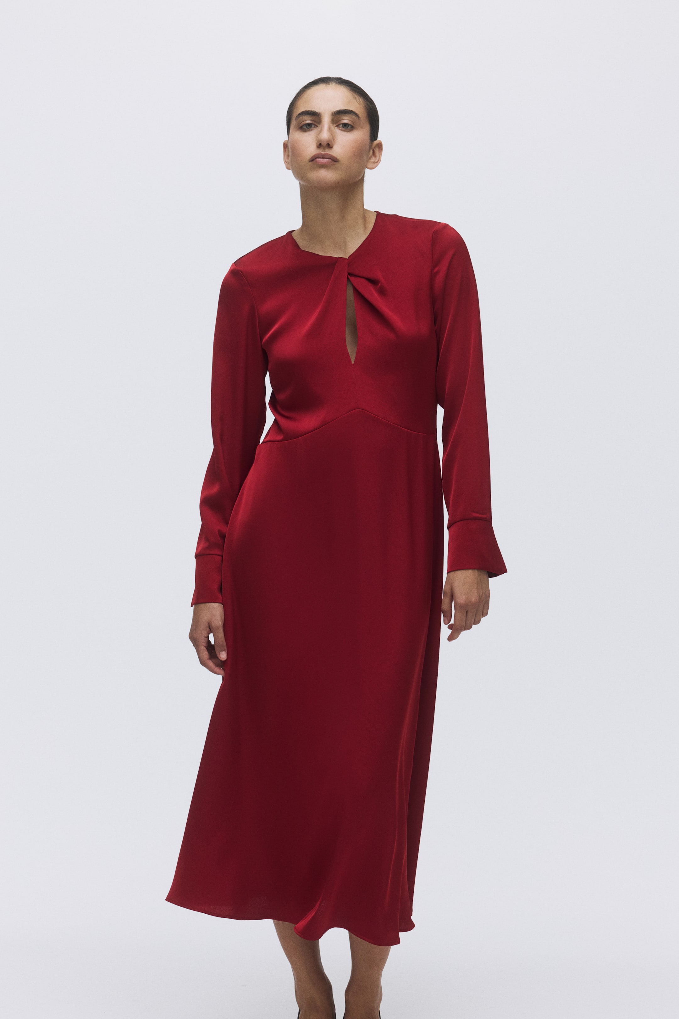 Ver imagen más grande: Vestido de satén con detalle girado - Rojo oscuro - MUJER | H&M ES 3