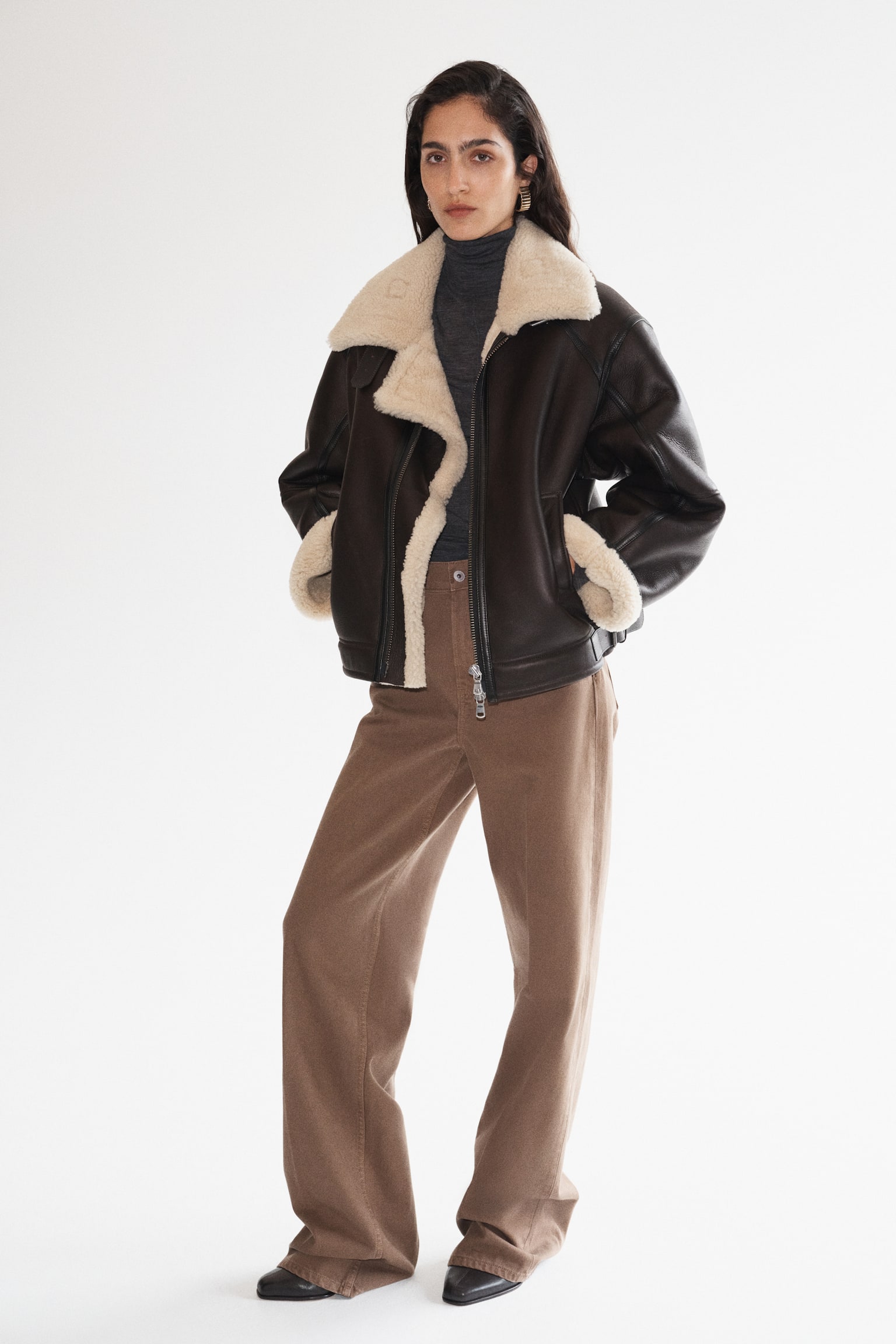 Женская куртка H&M Leather Shearling, цвет: Тёмный коричневый — фото 5