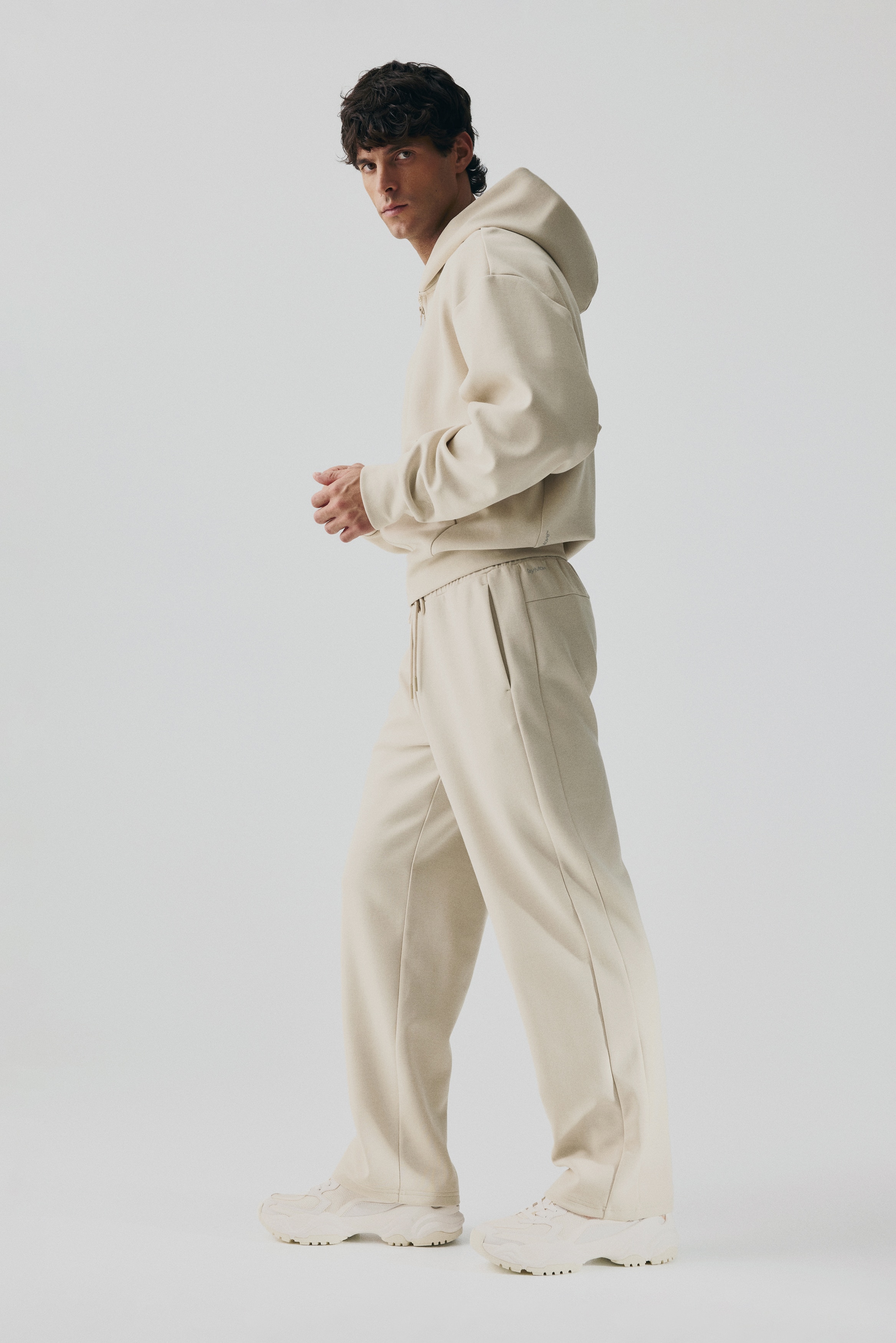 Αθλητικό joggers Regular Fit - Ανοιχτό μπεζ/Μαύρο/Σκούρο γκρι/Γκριζοπράσινο/Ανοιχτό γκρι μελανζέ/Μπορντό/Μπεζ/Σκούρο γκρι/Σκούρο μπεζ