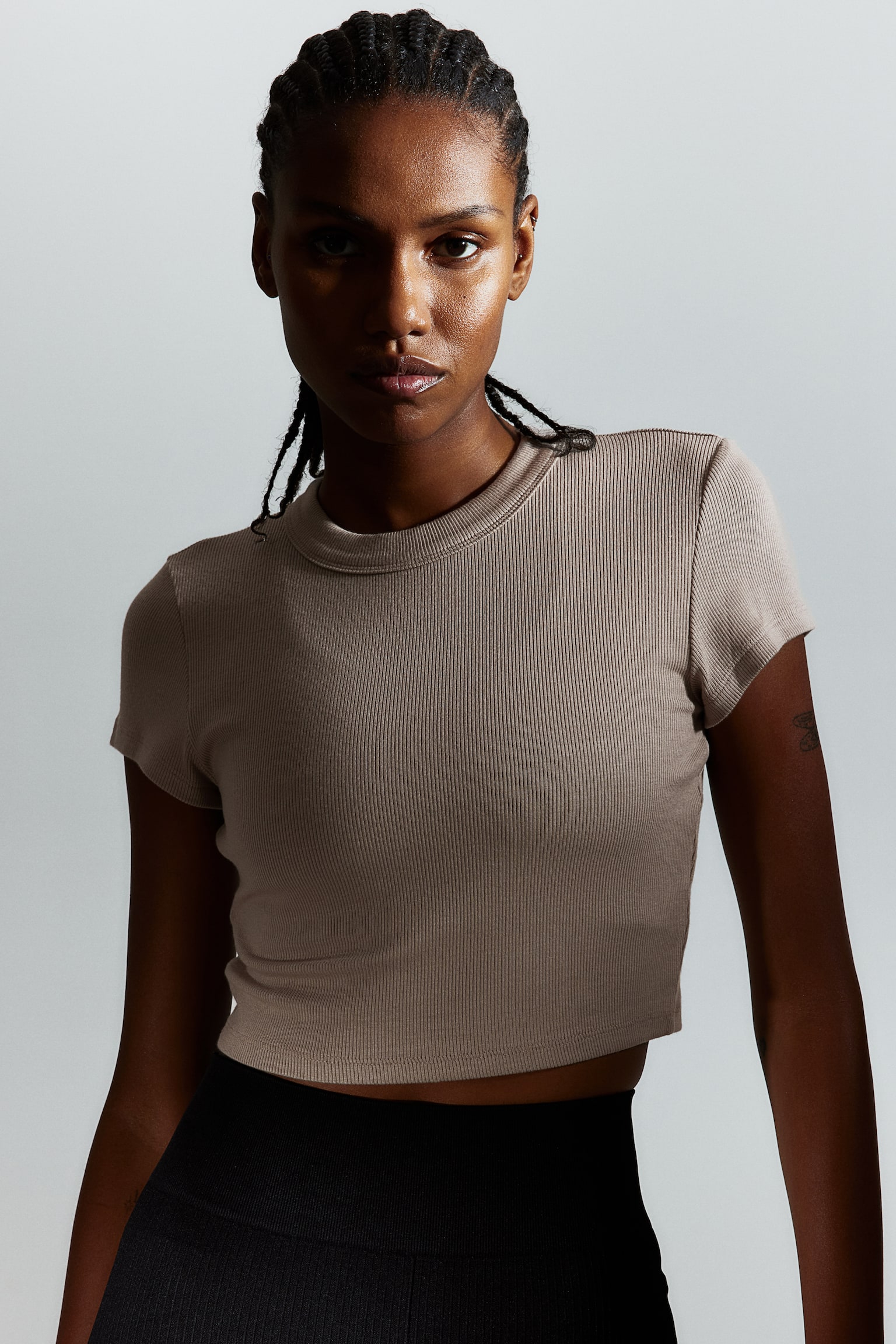 Cropped sports top in DryMove™ - Light beige/Light grey marl/Dark grey/Black - 3