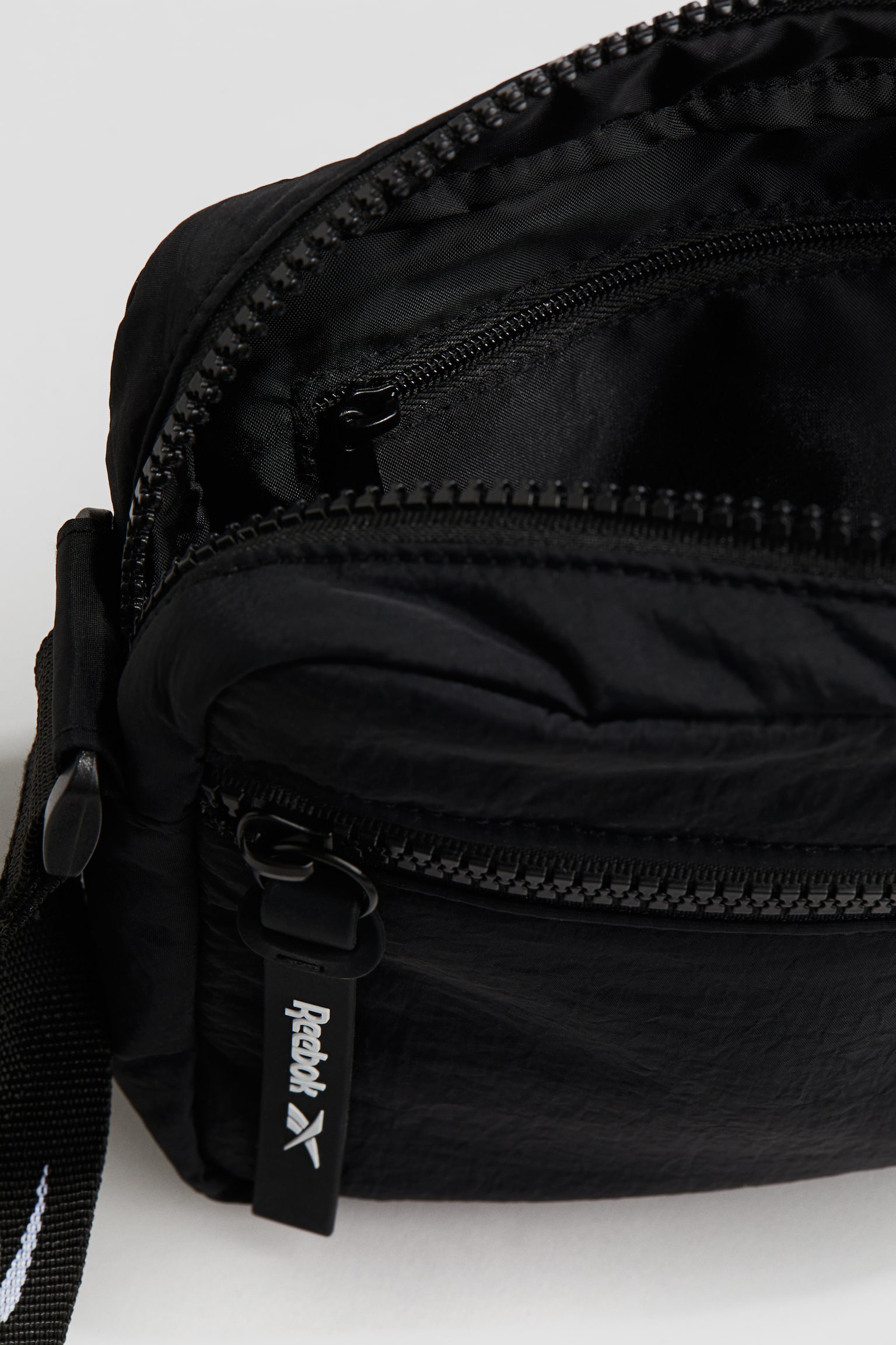 Embroidered-detail crossbody bag - Black/Reebok - 3