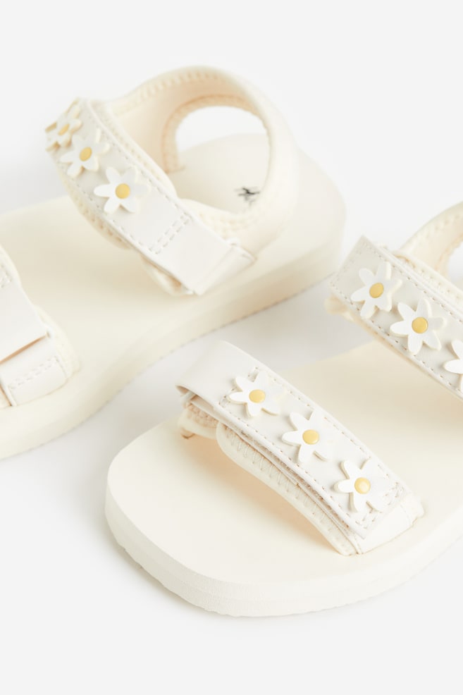 Sandaler med applikasjon - Cream/Blomster/Sort/Strass - 3