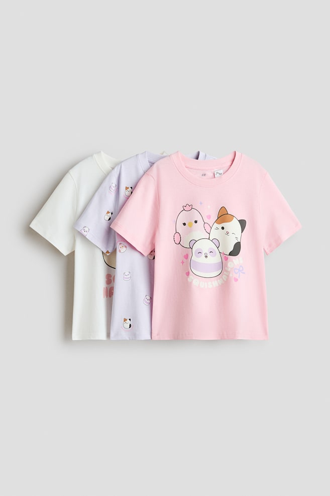 3 žerzejová trička s potiskem - Růžová/Squishmallows/Světle růžová/Hello Kitty/Béžová/Lilo & Stitch/Krémová/Ledové království/Tmavě šedá/Lilo & Stitch/Námořnická modř/Hello Kitty/Bílá/Pokémon/Světle růžová/Tlapková patrola/Žlutá/Myška Minnie/Bleděmodrá/CapyFun/Krémová/Hello Kitty/Bleděmodrá/Hello Kitty/Bleděmodrá/Lilo & Stitch/Růžová/KPop Demon Hunters/Bledě fialová/CapyFun/Růžová/Lilo & Stitch - 1
