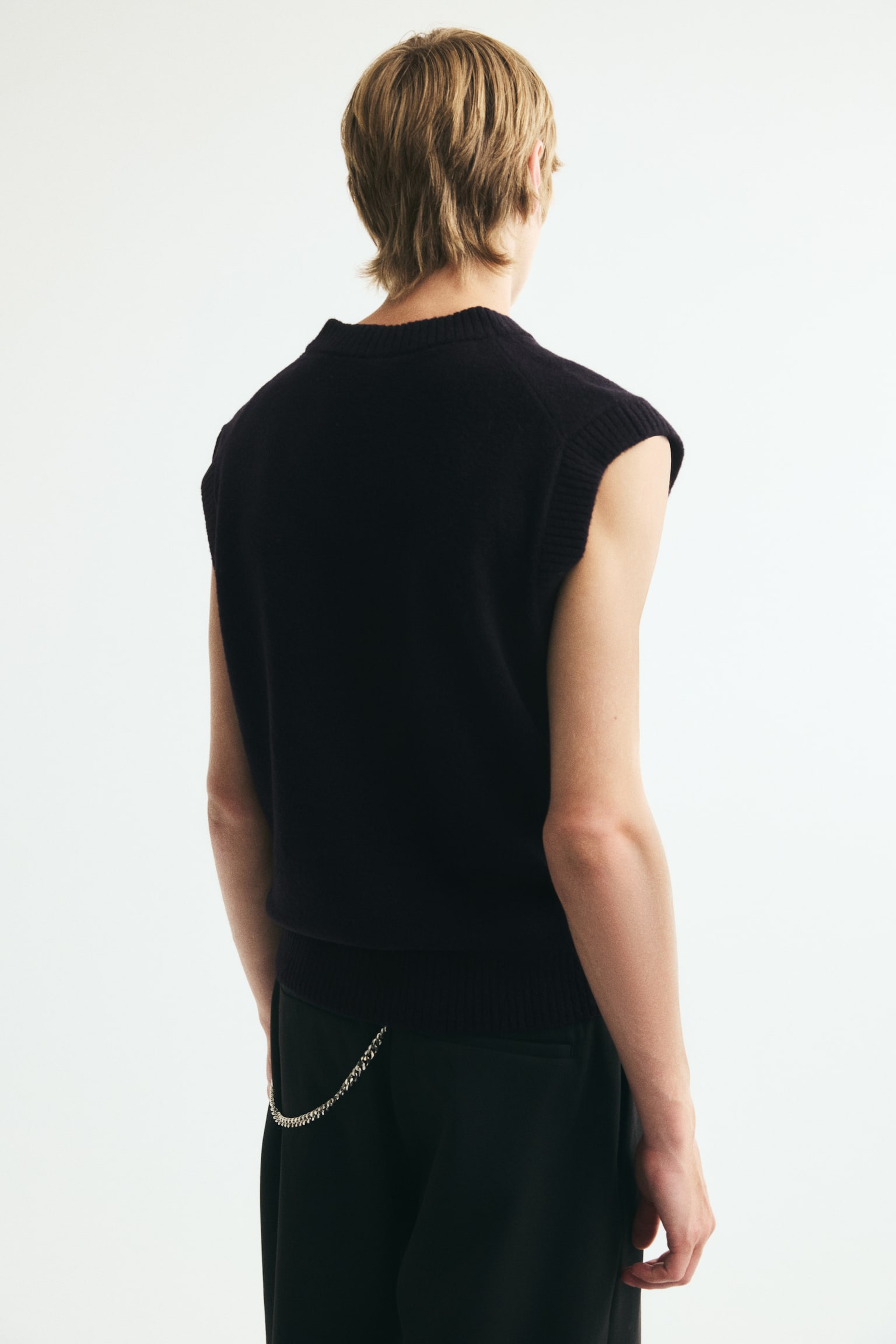 Мужской жилет H&M Relaxed-Fit Sweater Vest, цвет: Чёрный — фото 4