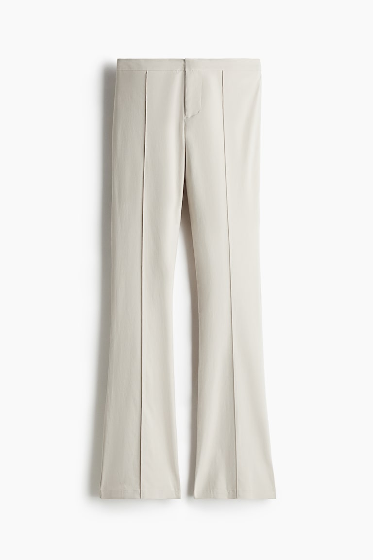 Zvonaste pantalone elegantnog kroja