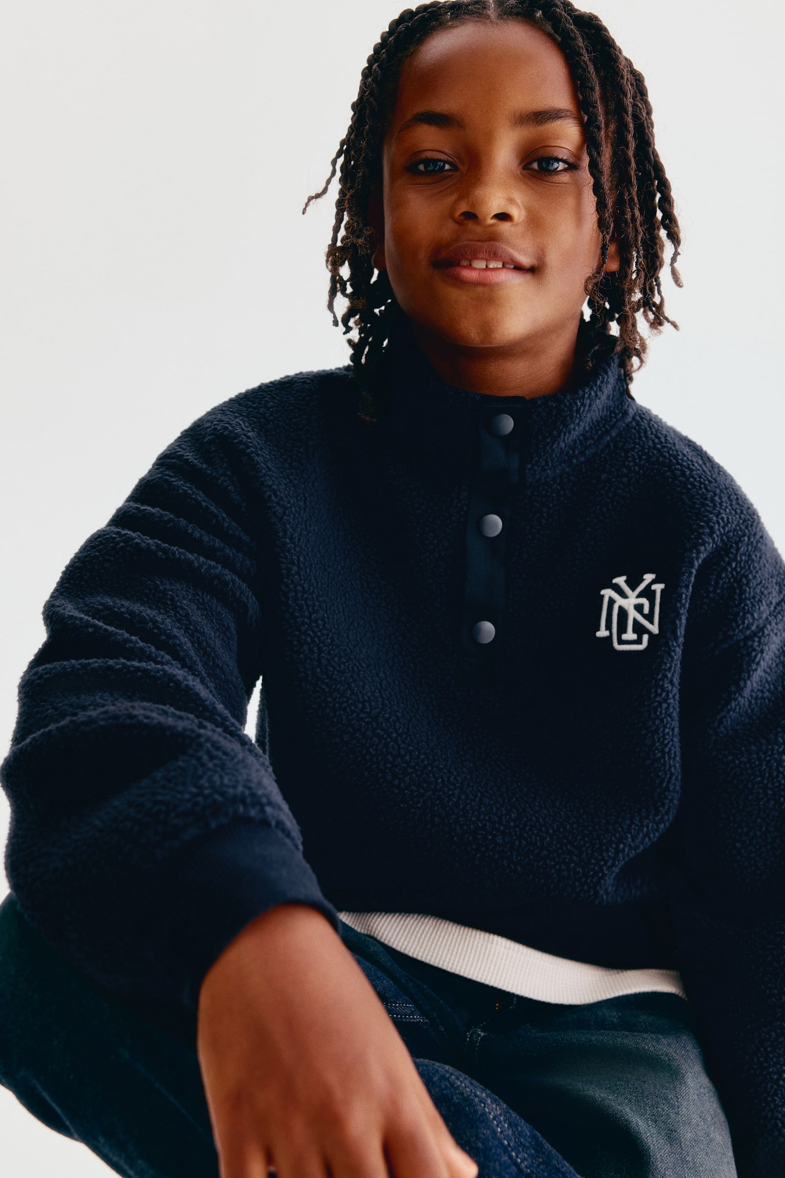 Детский свитшот H&M Embroidered-Detail Teddy Fleece, цвет: Тёмно-синий — фото 4