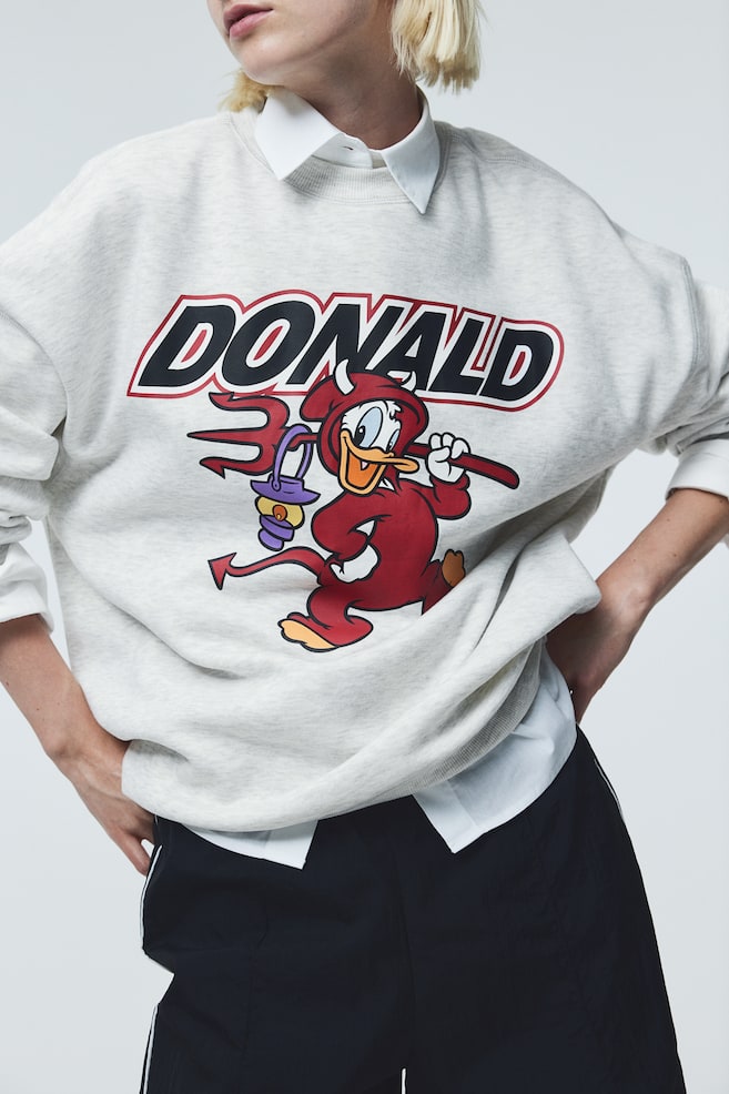 Oversized Sweatshirt mit Printmotiv - Hellgraumeliert/Donald Duck - 7