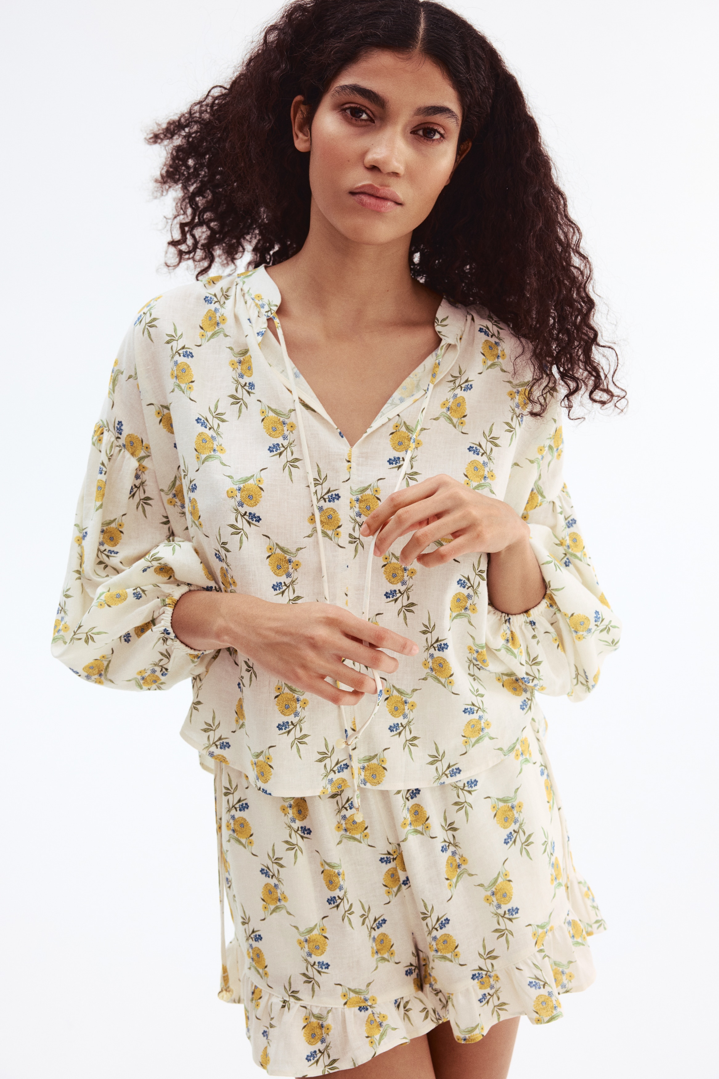 Áo kiểu vải linen pha - Màu kem/Hoa vàng