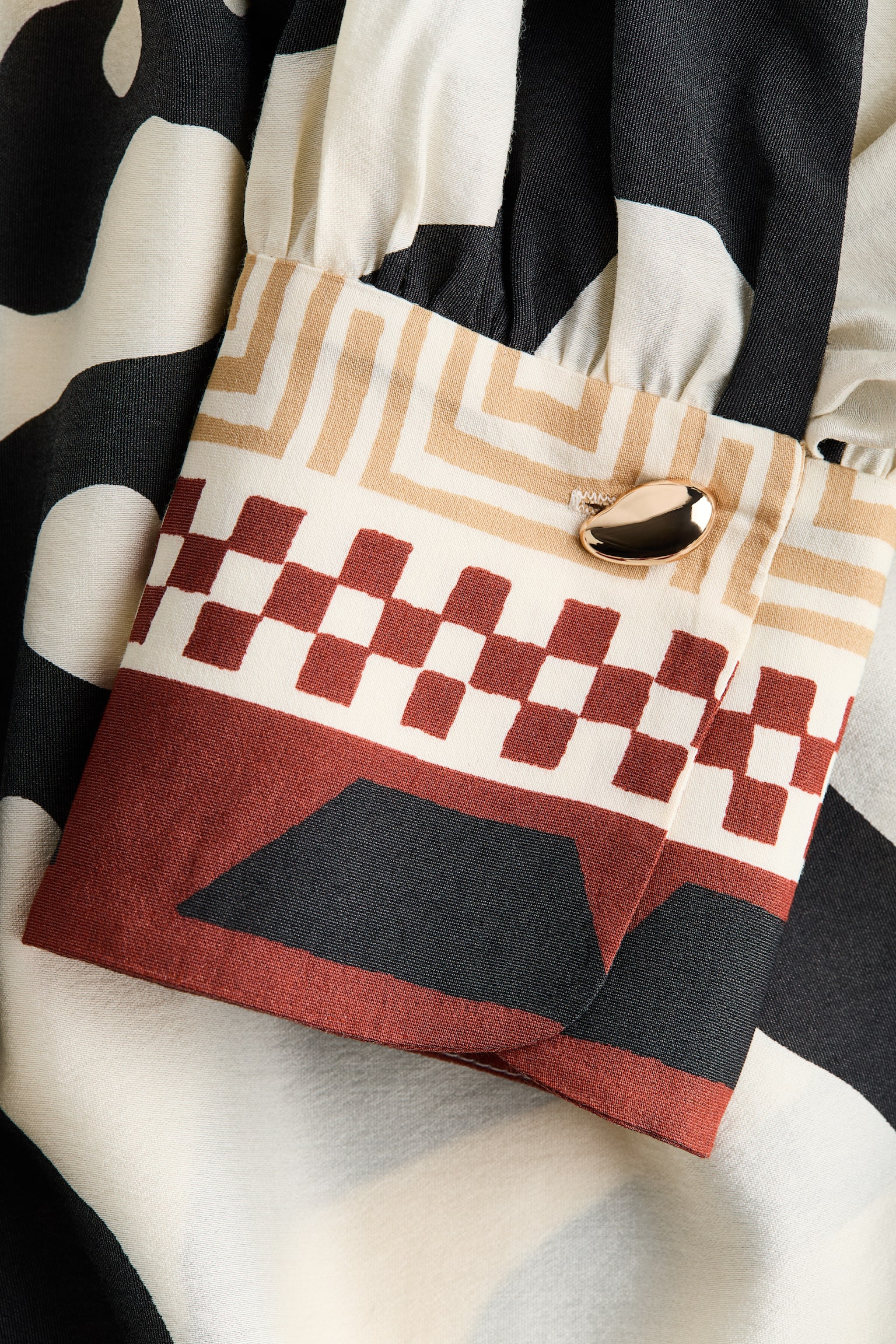 Loose-fit dress - Cream/Black patterned/Light beige/Floral - 6