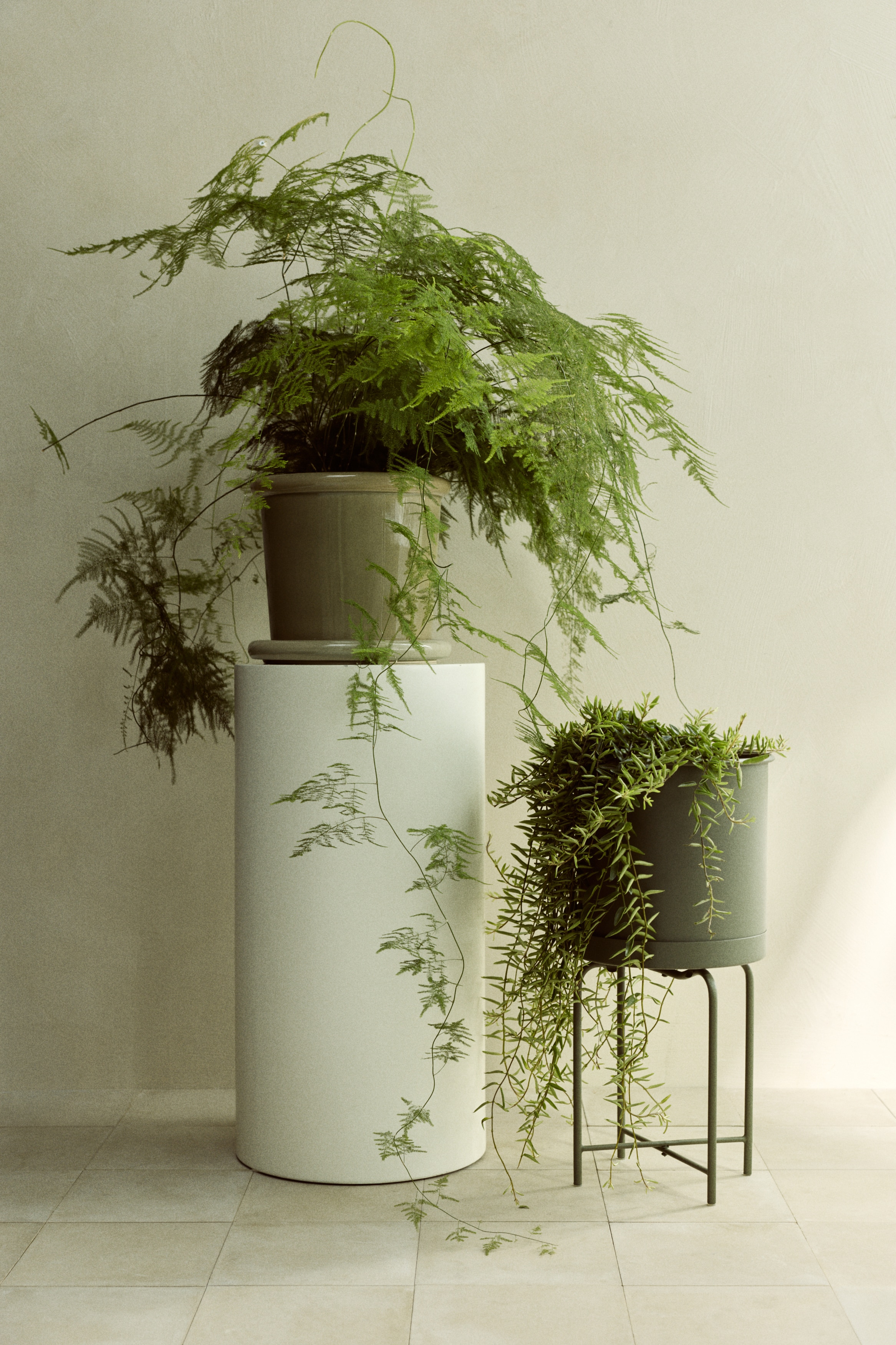 Metal Plant Pot with Stand - Olive green/Light beige/Black