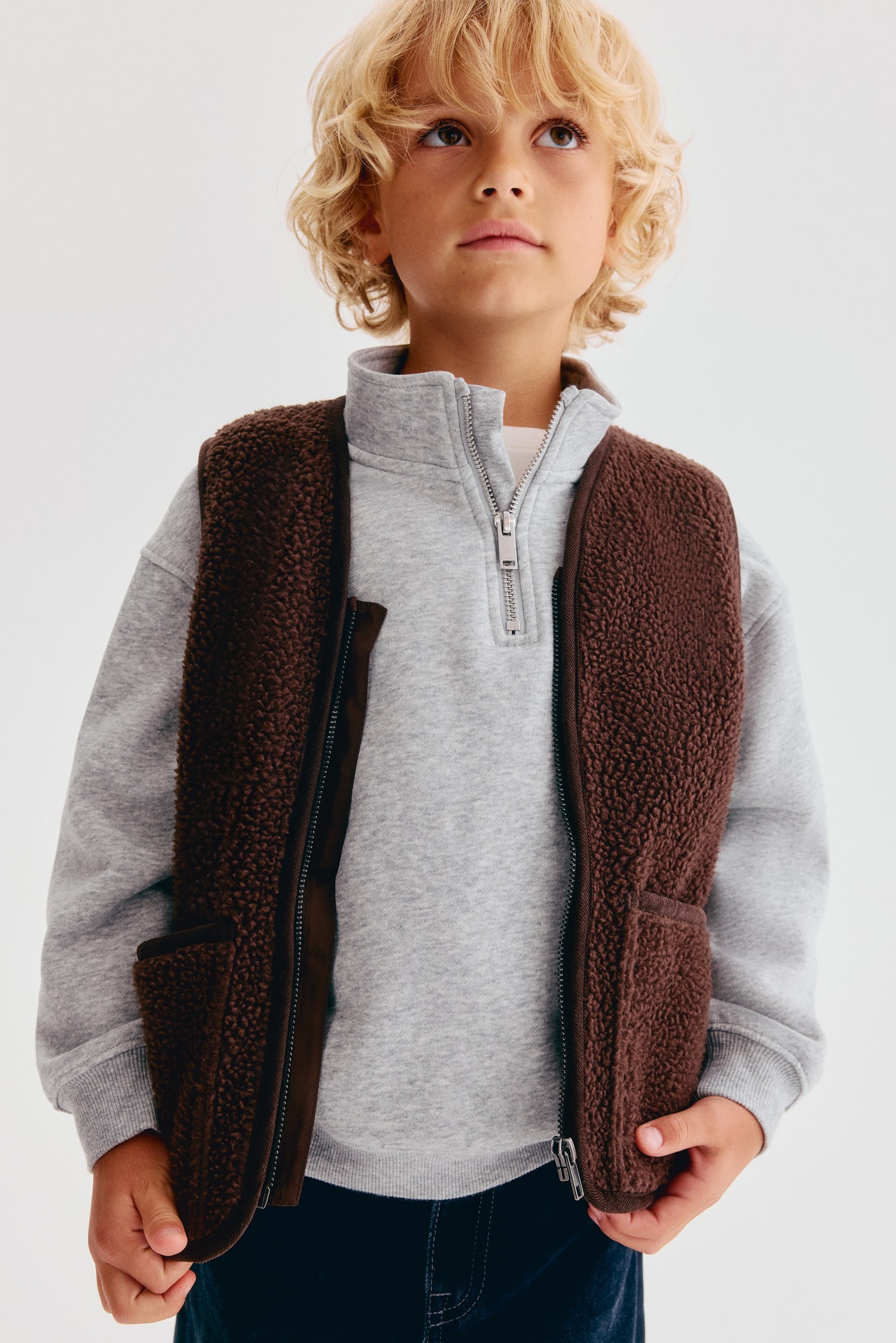 Детский жилет H&M Teddy Fleece Vest, цвет: Тёмный коричневый — фото 3