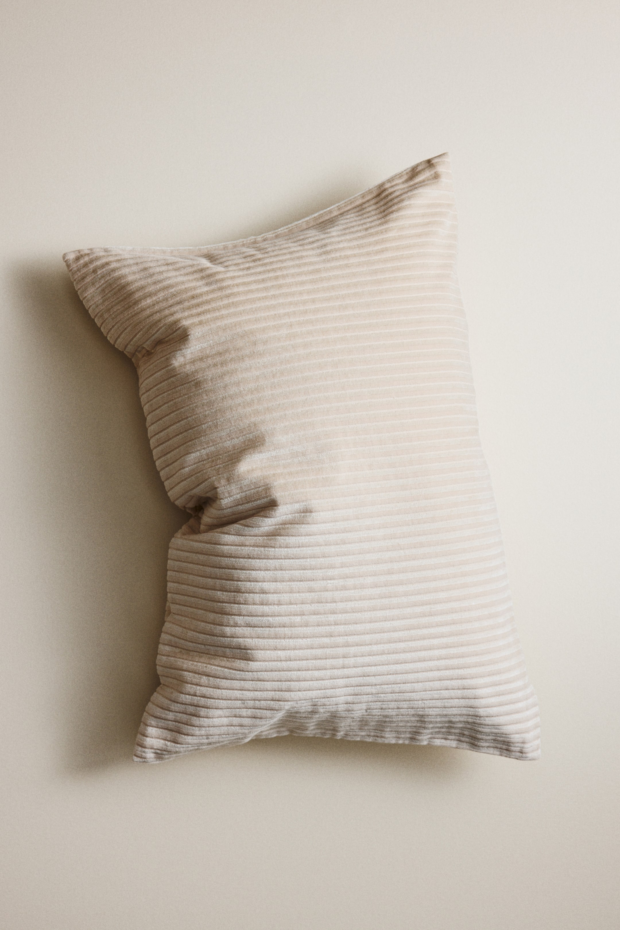 Prikaži veću sliku: Corduroy cushion cover - Cream - Home All | H&M RS 1