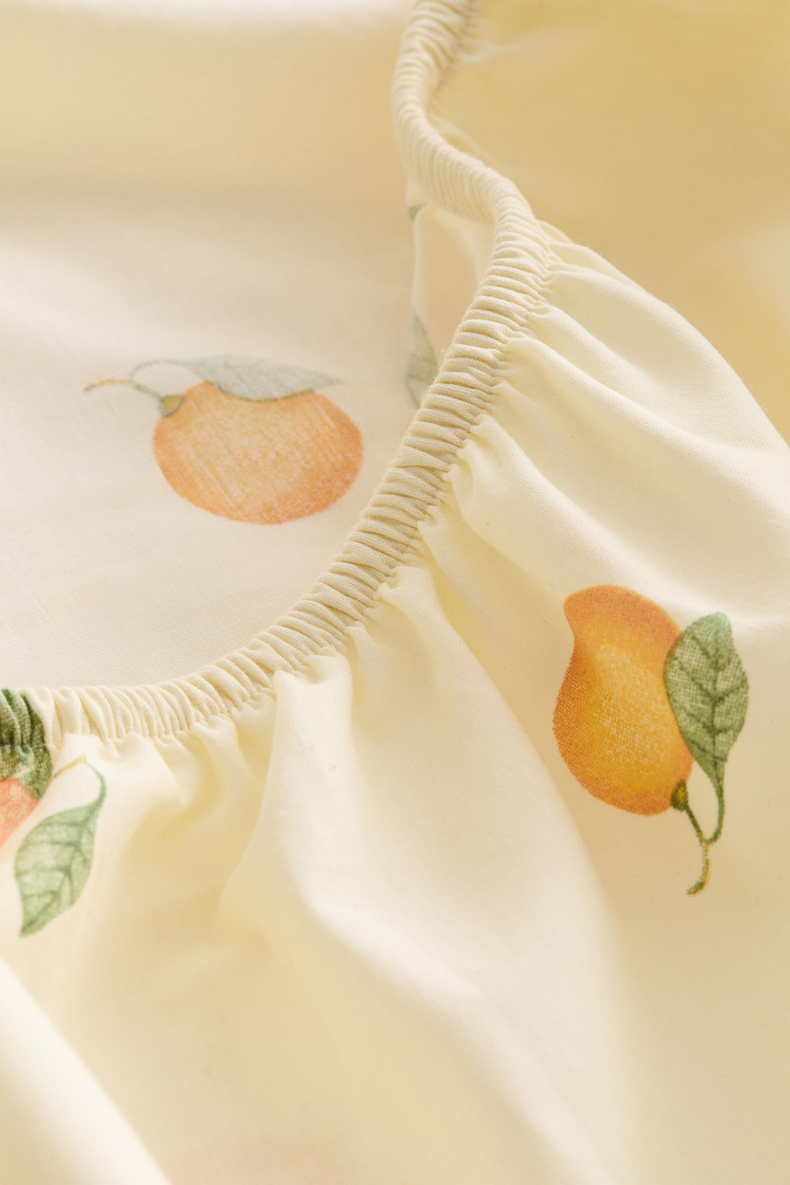 Бавовняне простирадло на гумці та з візерунком - Світло-жовтий/помаранчевий/Білий/веселки/Світло-зелений/транспорт/Білий/конюшина/Попелясто-рожевий/квіточки/Білий/крапинка/Світло-бежевий/динозаври/Світло-бежевий/єдинороги/Білий/сердечка/Зелений/динозаври/Світло-бежевий/динозаври/Світло-рожевий/фрукти - 3