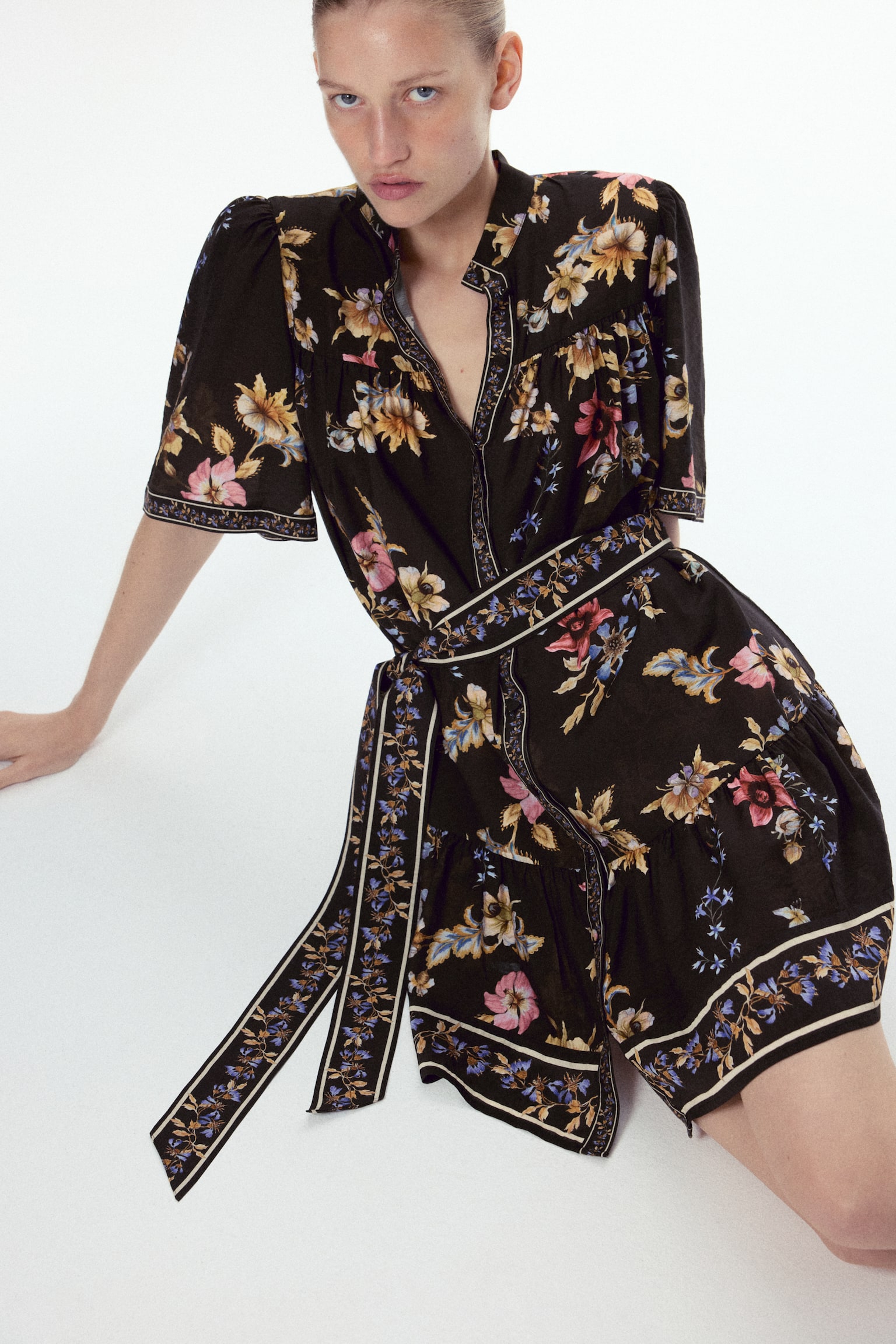 Женское платье H&M Tie-Detail Button-Front, цвет: Чёрный / С принтом — фото 3