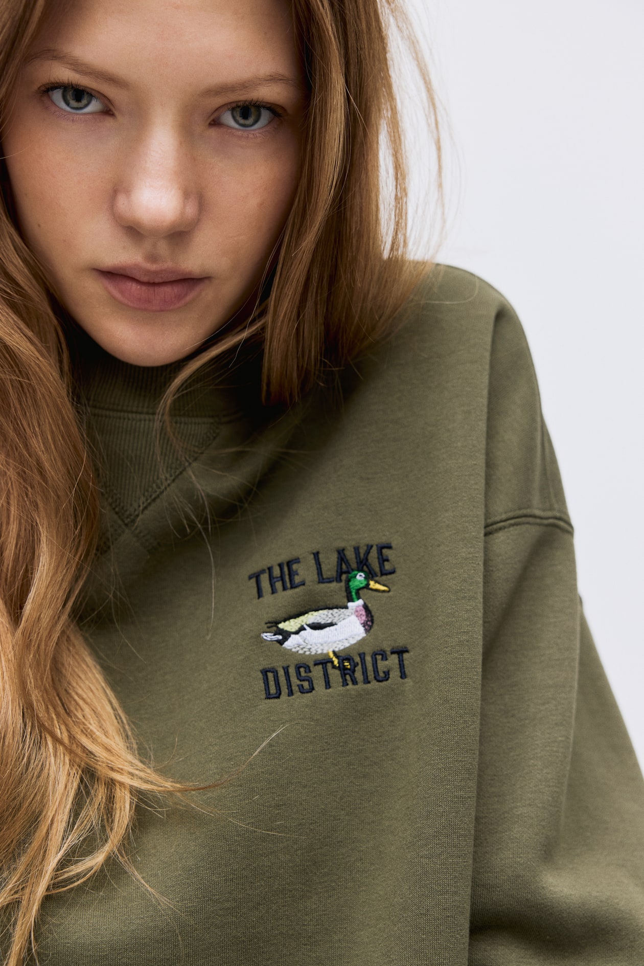 Sweatshirt with Text Motif - image 2