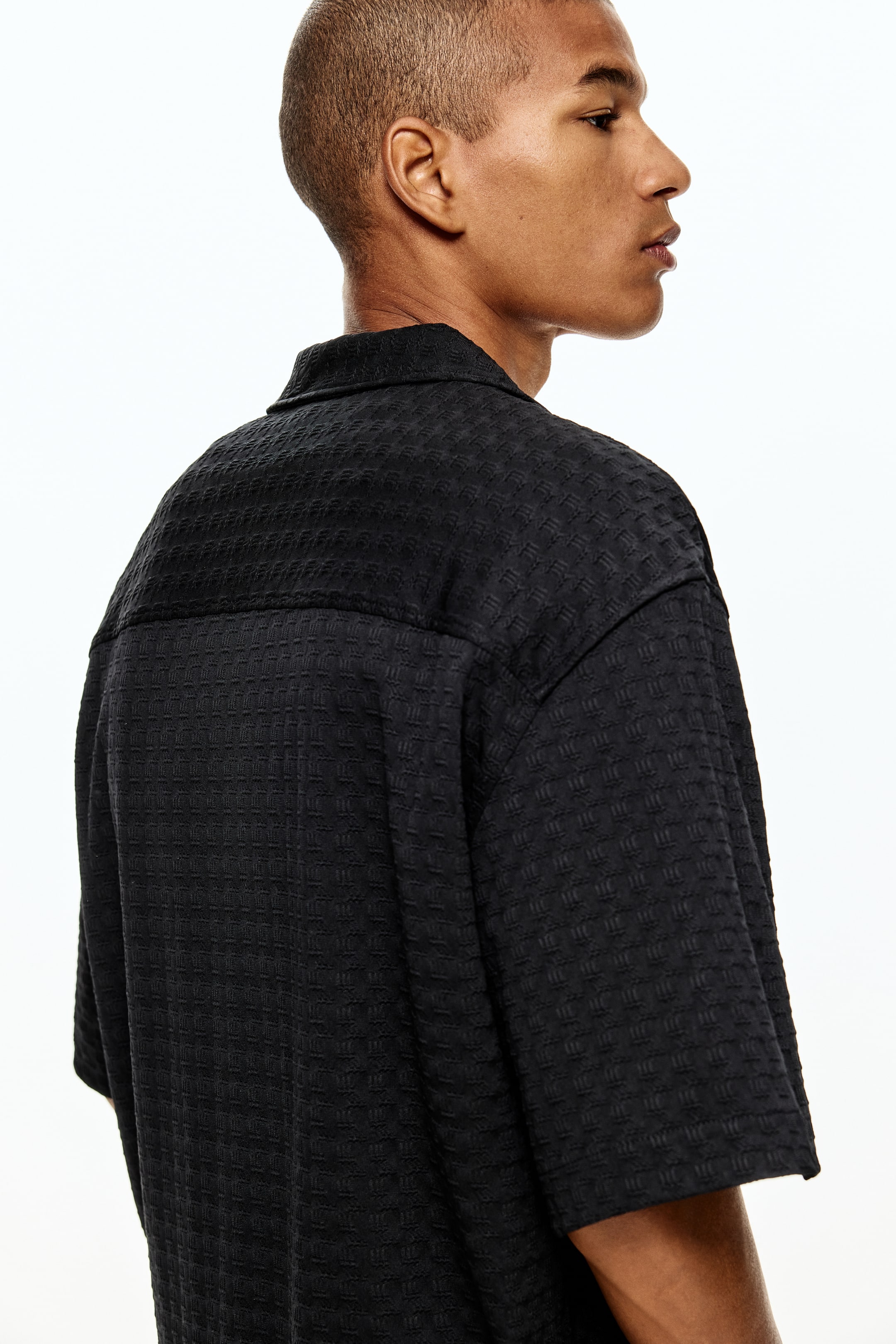 Xem ảnh lớn hơn: Áo sơ mi cổ hai ve Loose Fit - Màu đen - Men | H&M VN 3