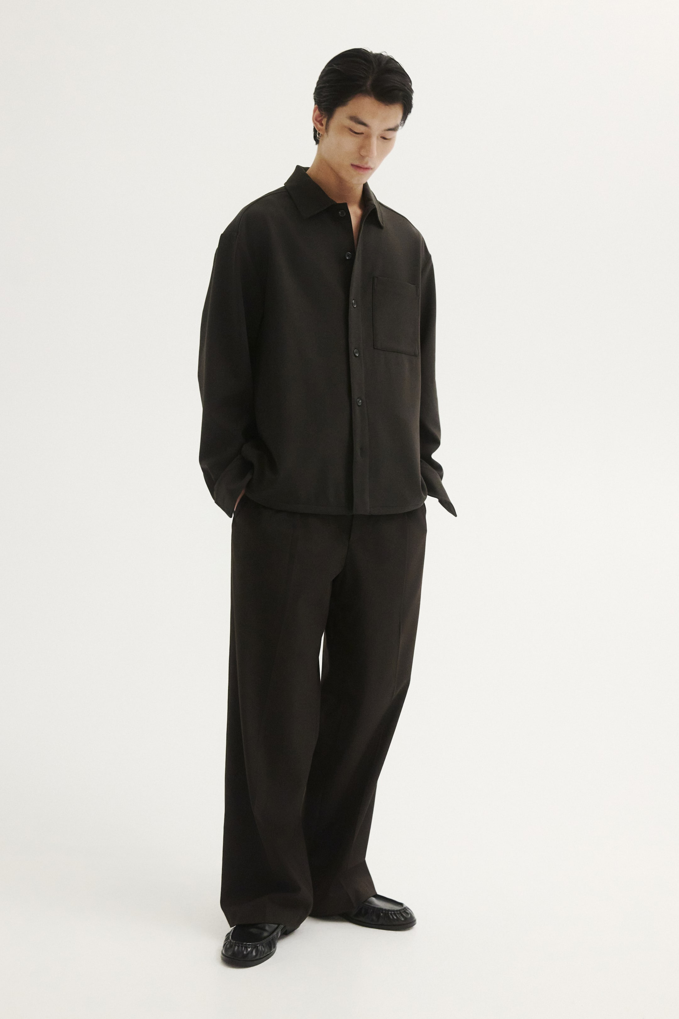 Vis større bilde: Four-way Stretch Overshirt - Mørk kakigrønn - Men | H&M NO 1