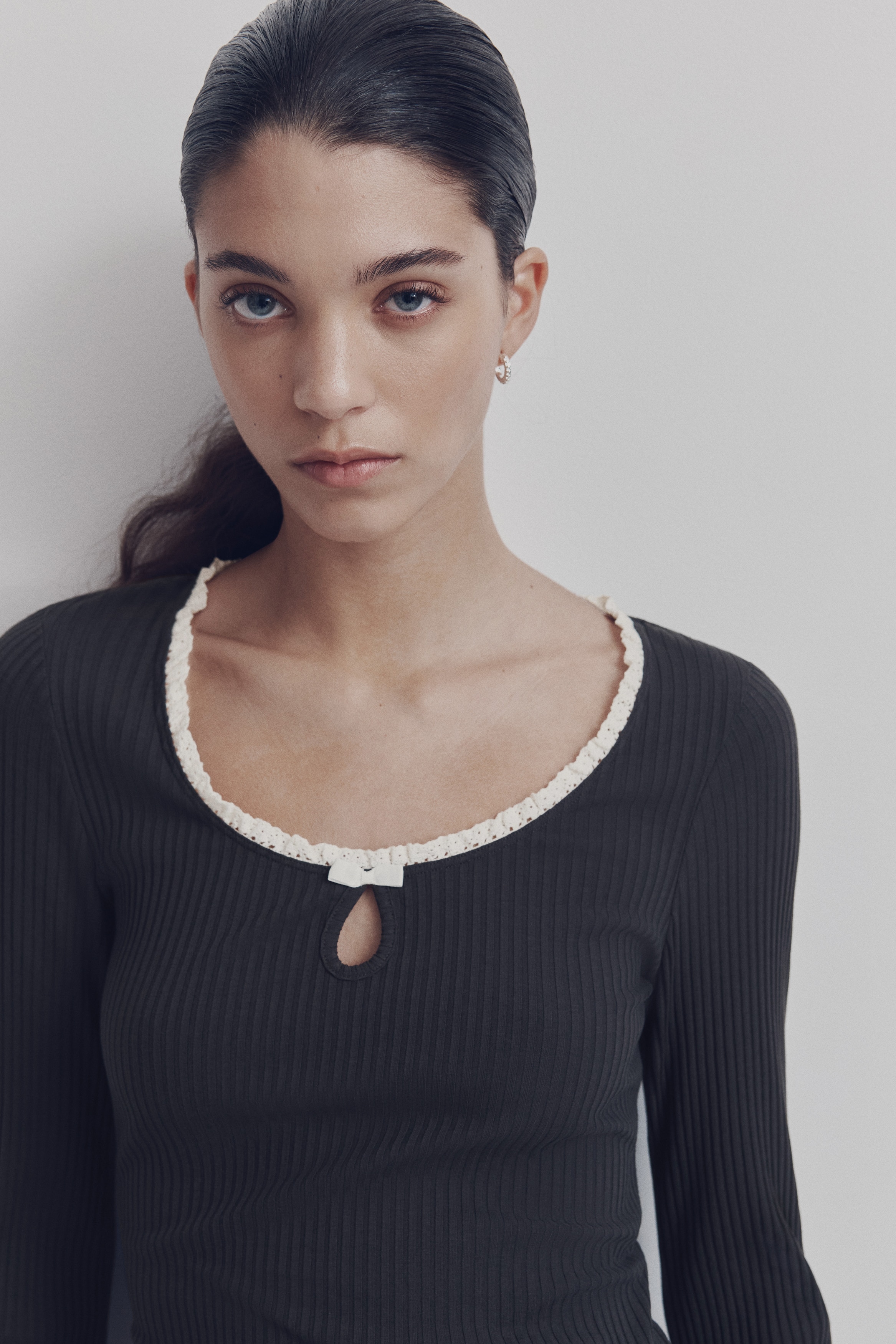 Scoop-neck ribbed dress