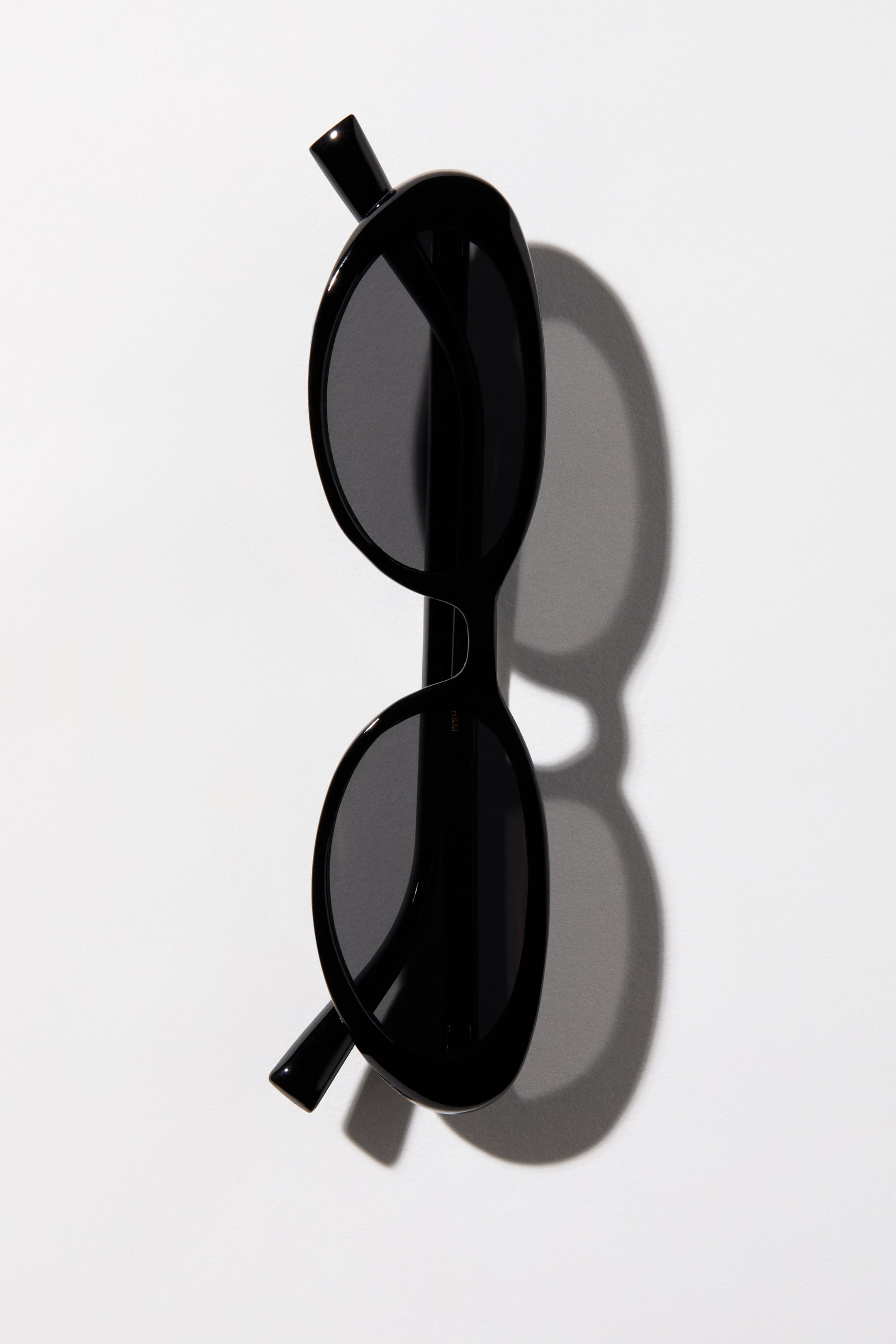 View larger image: Slim sunglasses - Black - Ladies | H&M IN 1