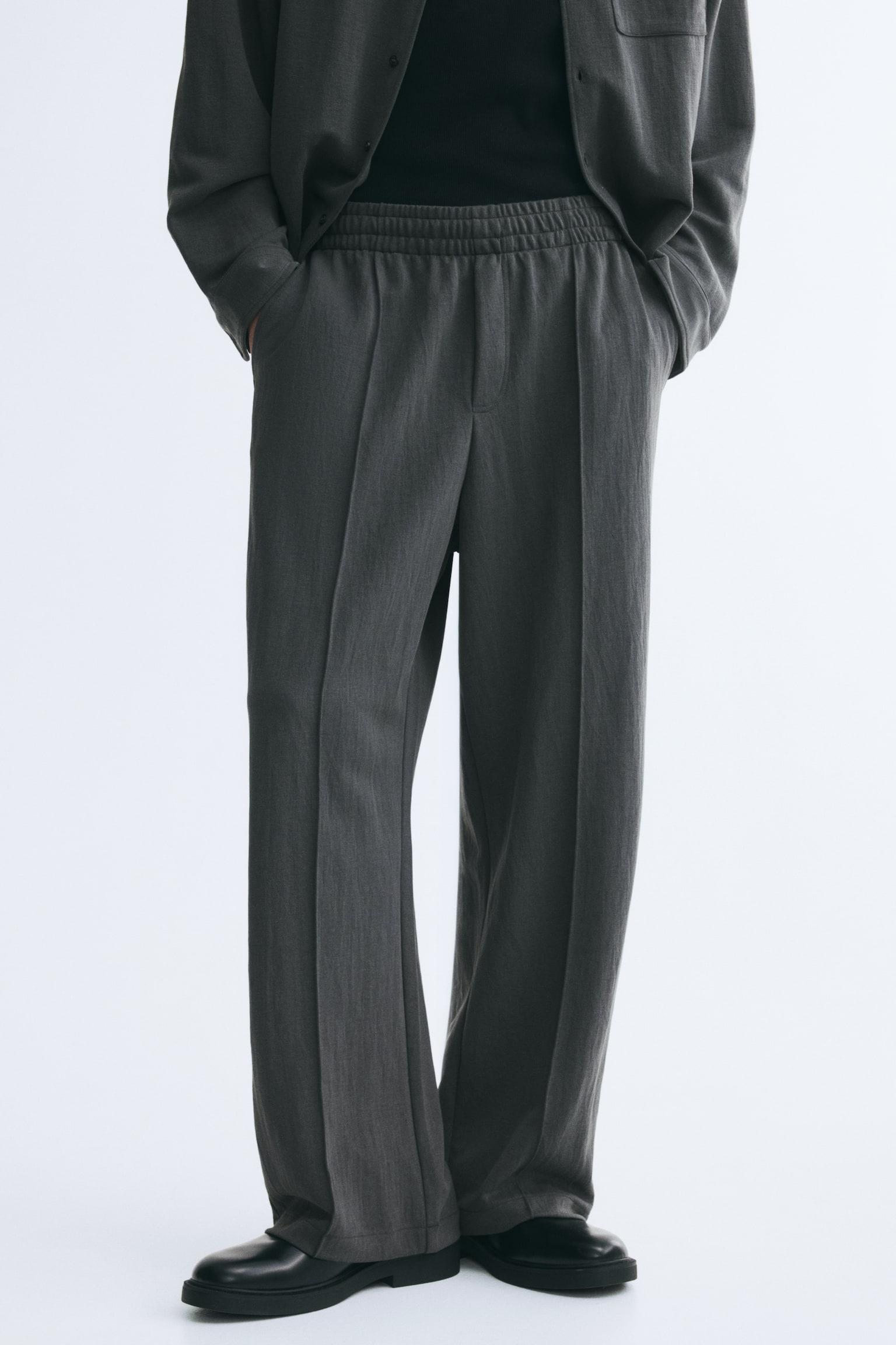 Мужские брюки H&M Relaxed-Fit Interlock, цвет: Тёмный серый — фото 3