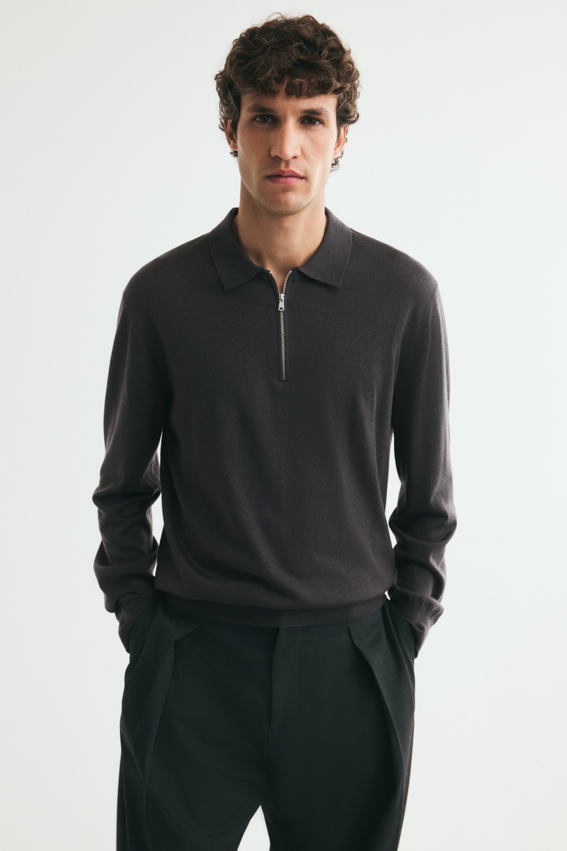 Regular Fit Merino wool zip-top polo shirtModel
