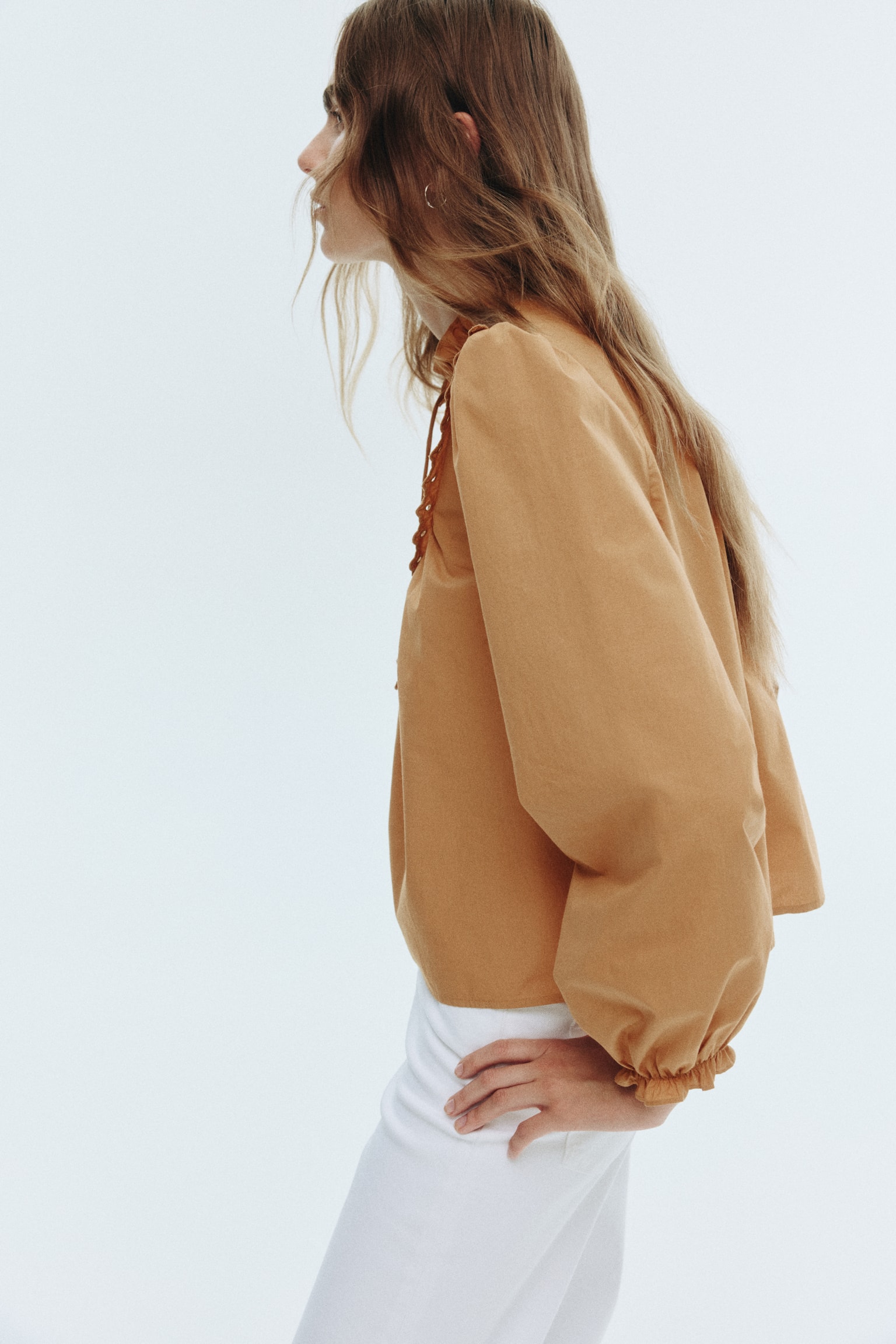 Áo kiểu thêu ren lỗ - Màu be đậm - 5