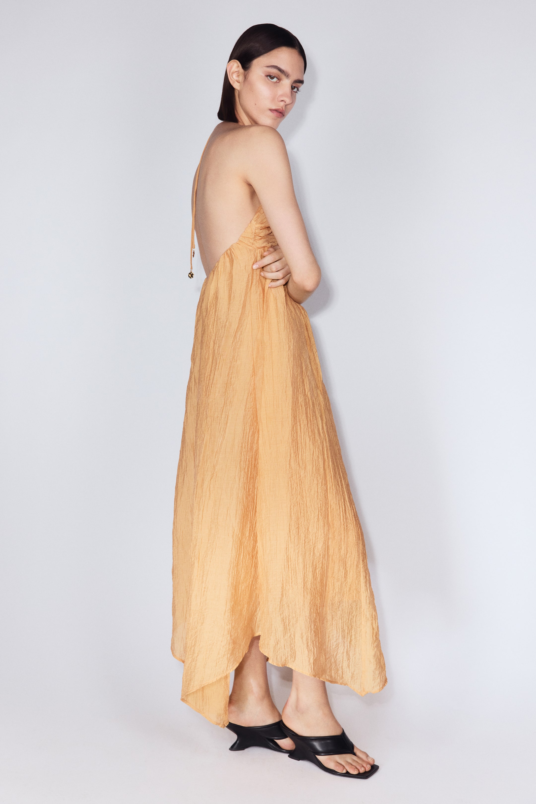 Robe dos nu à encolure en forme de cœur