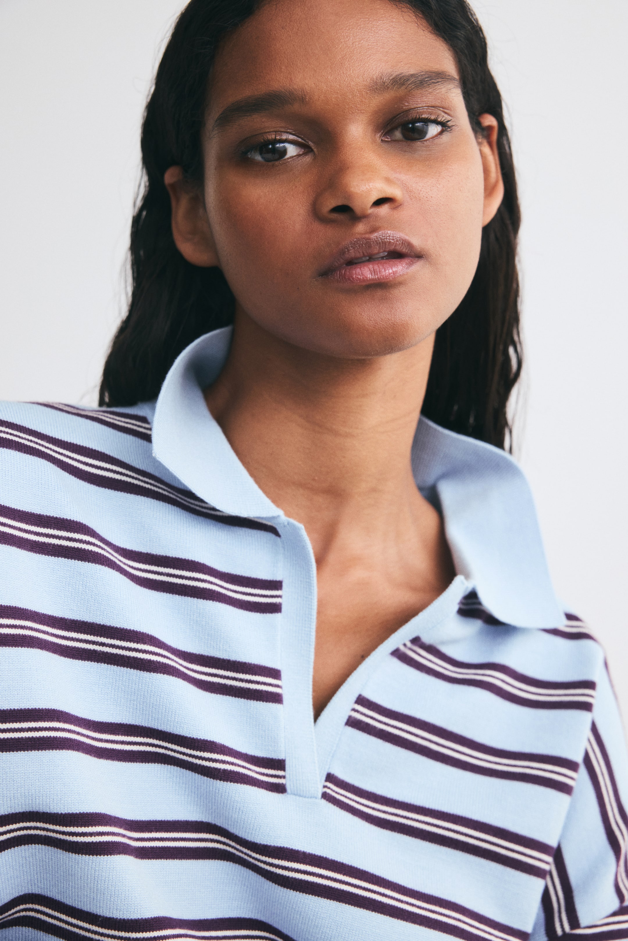 Visualizza immagine più grande: Polo in maglia sottile - Azzurro/righe - DONNA | H&M IT 1