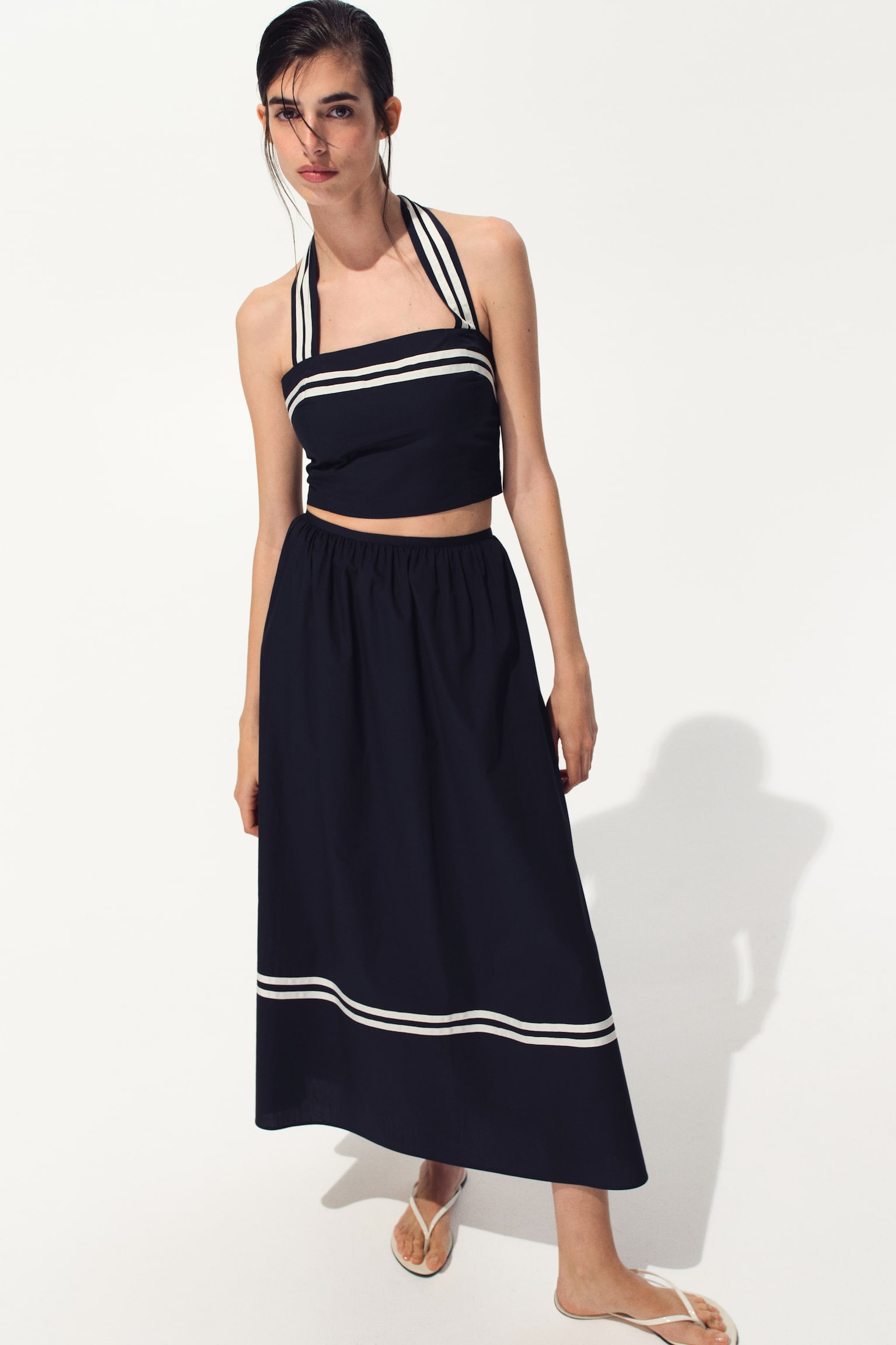 Cropped halterneck top - 4