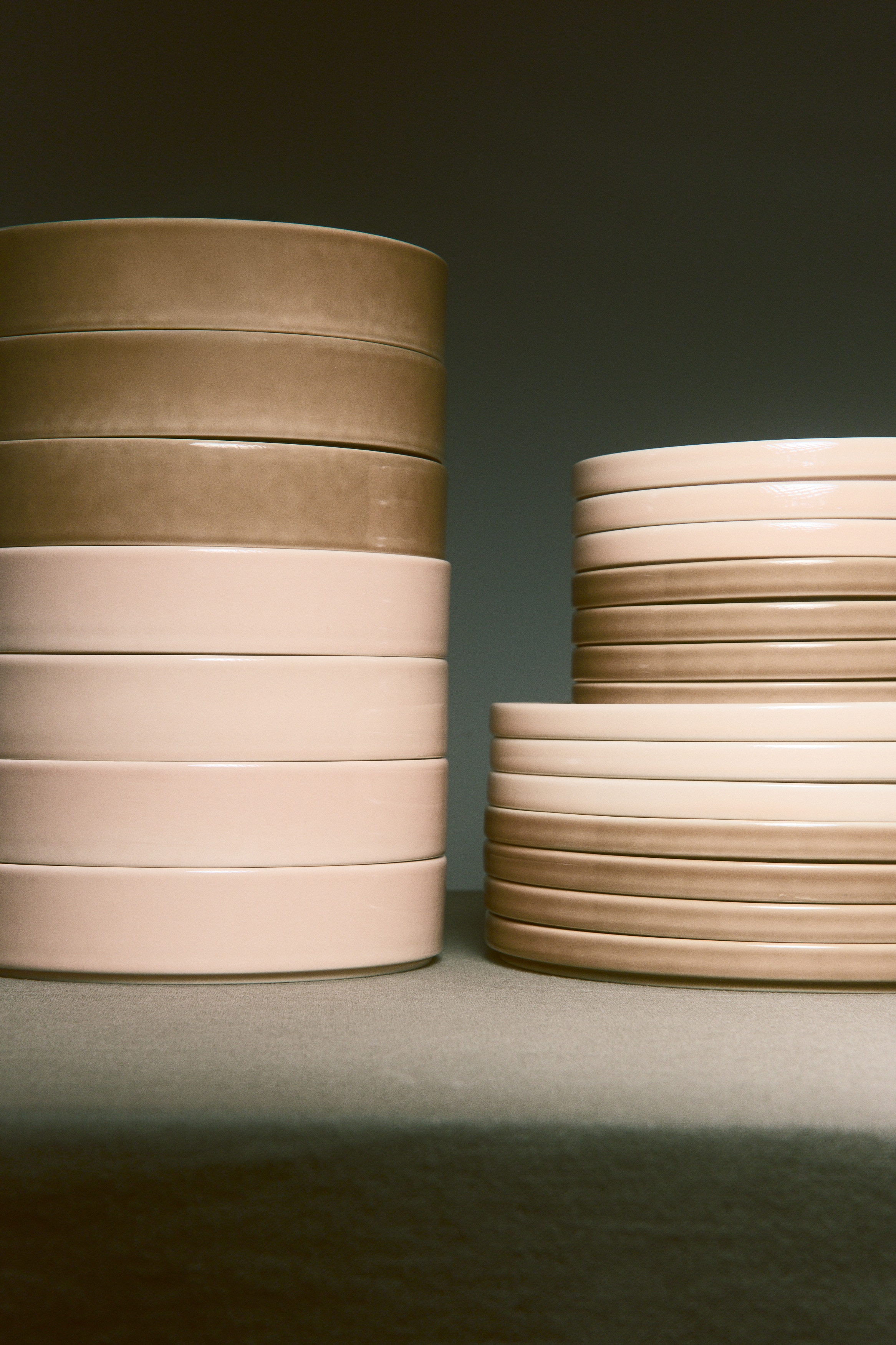 2-Pack Deep Stoneware Plates - Brown/White/Light pink