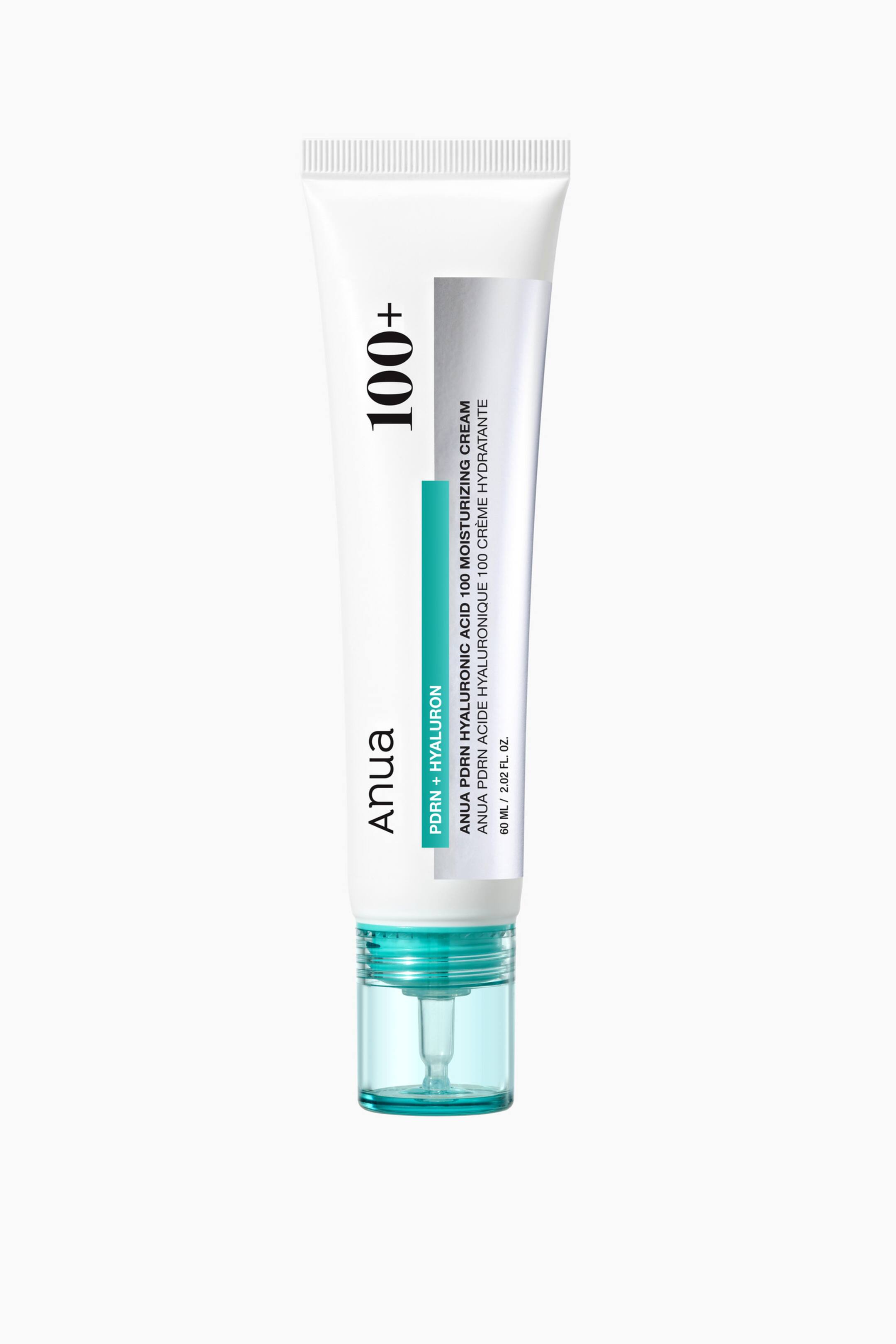 Visa större bild: En vit klämbar tub med Anua PDRN Hyaluronic Acid 100 Moisturizing Cream står upprätt och har svart och turkos text tillsammans med en vertikal, metalliskt silverfärgad rand. Tuben är försedd med ett halvtransparent turkost lock i botten som avslöjar en integrerad pumpdispenser.