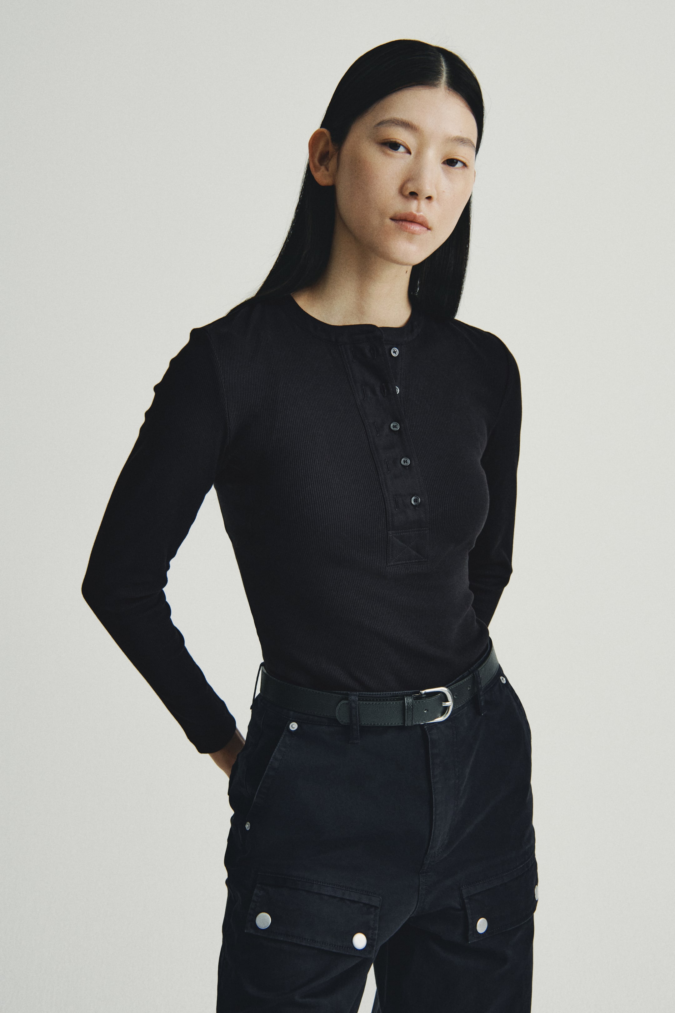 이미지 확대 보기: Rib-knit top - 블랙 - 여성 | H&M KR 2