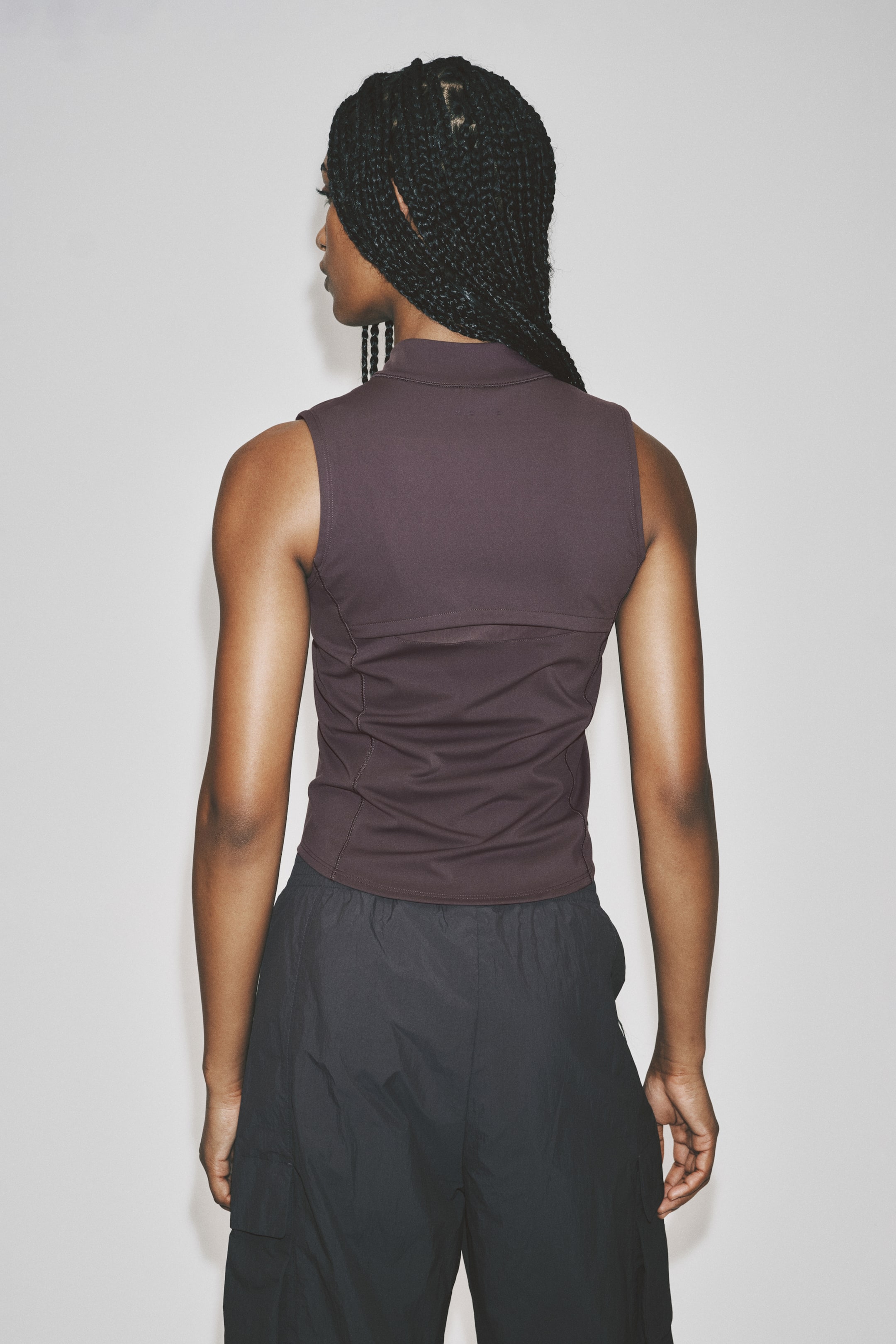 Женские жилеты H&M Slim-Fit Running Vest with SculptMove™ — фото 6