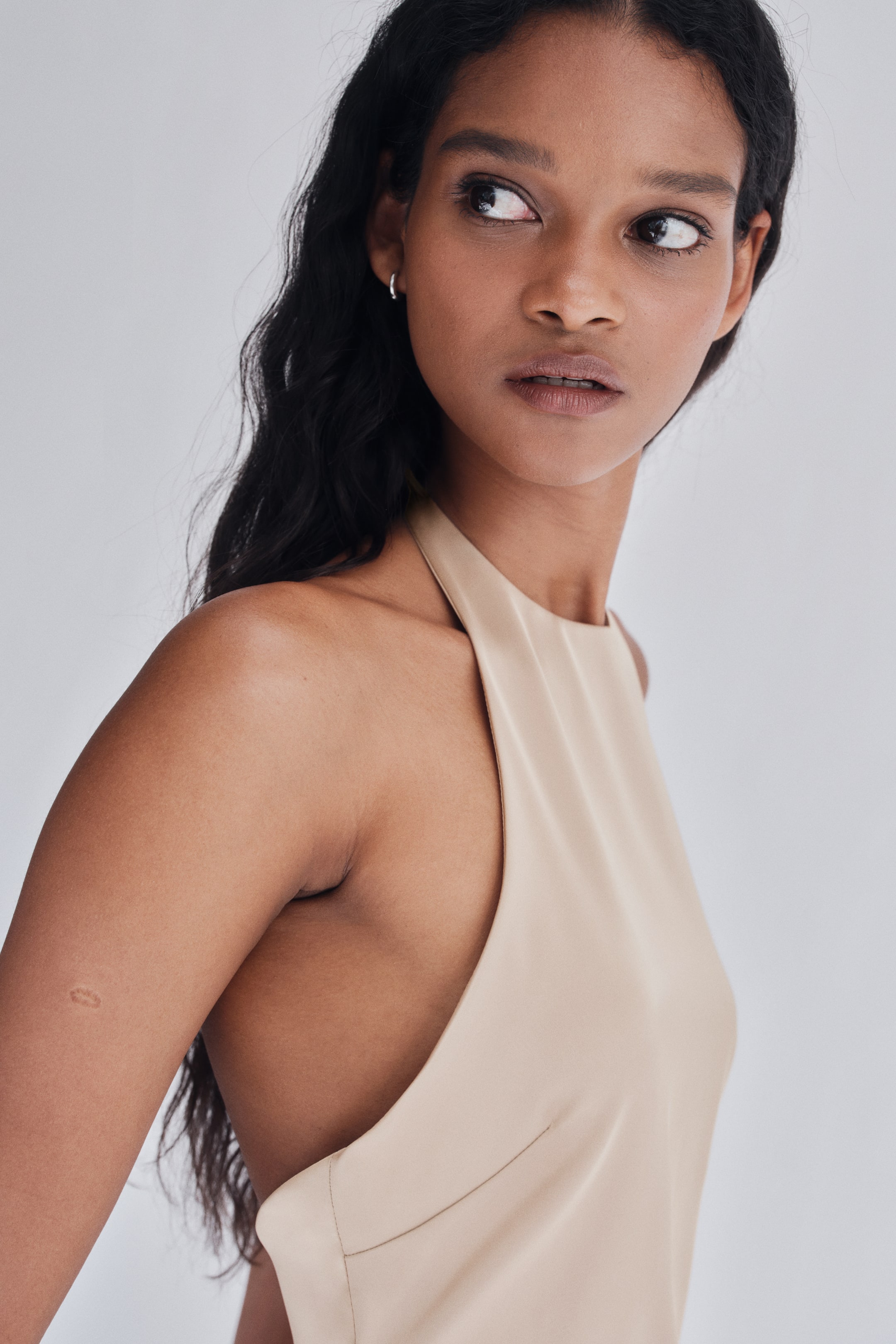 Haut asymétrique avec dos nu