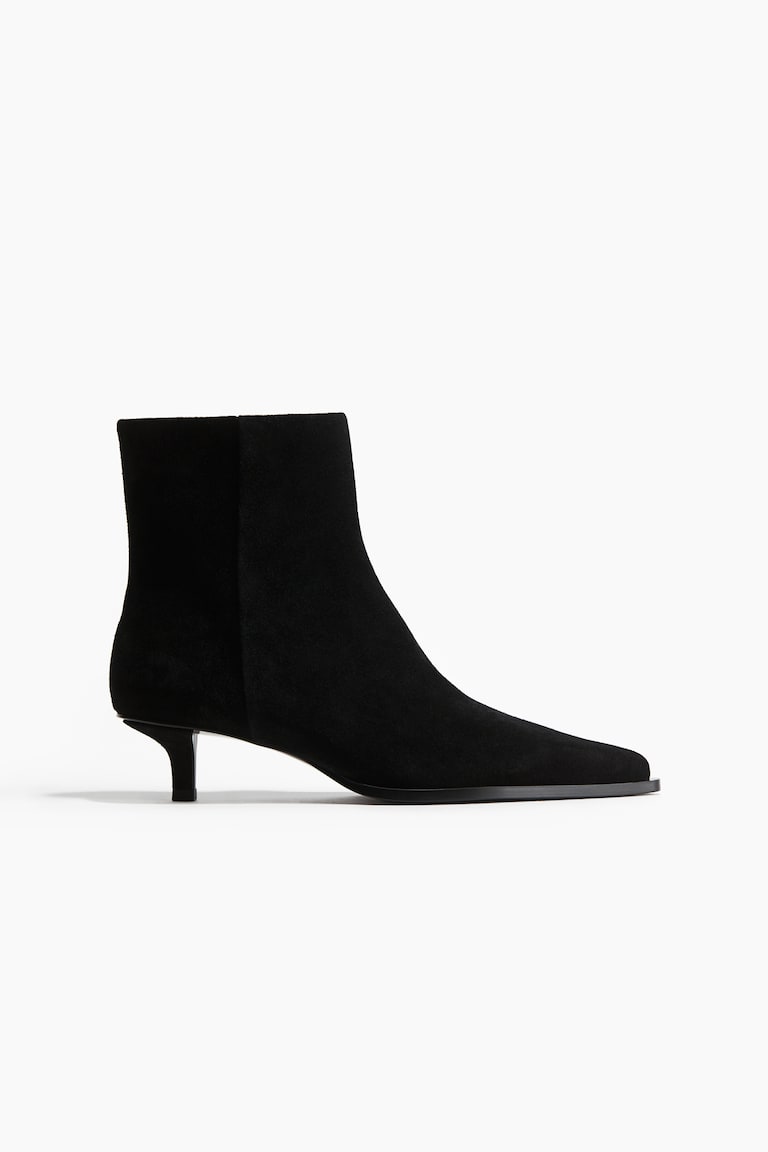 Pointed suede ankle boots