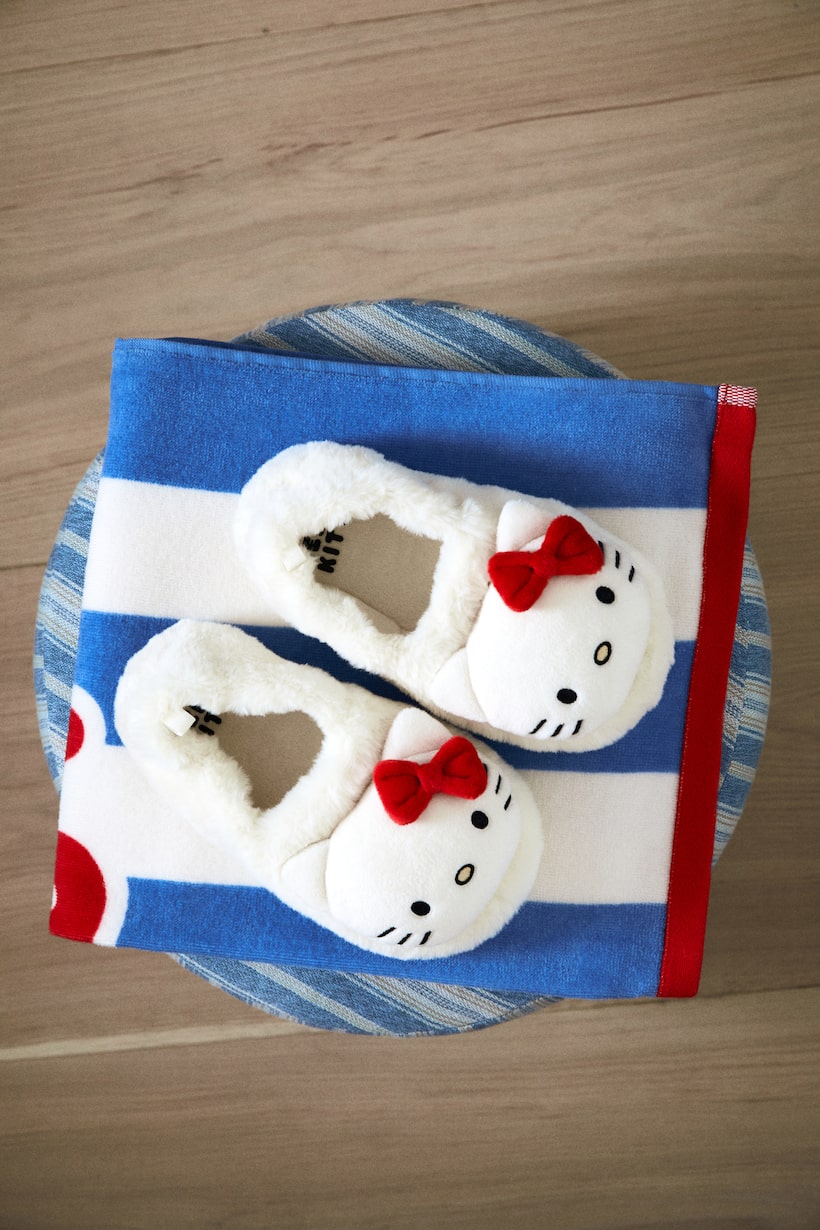 Blue/Hello Kitty Terry Bath Towel with Printed Motif at H&M Home | H&M CA