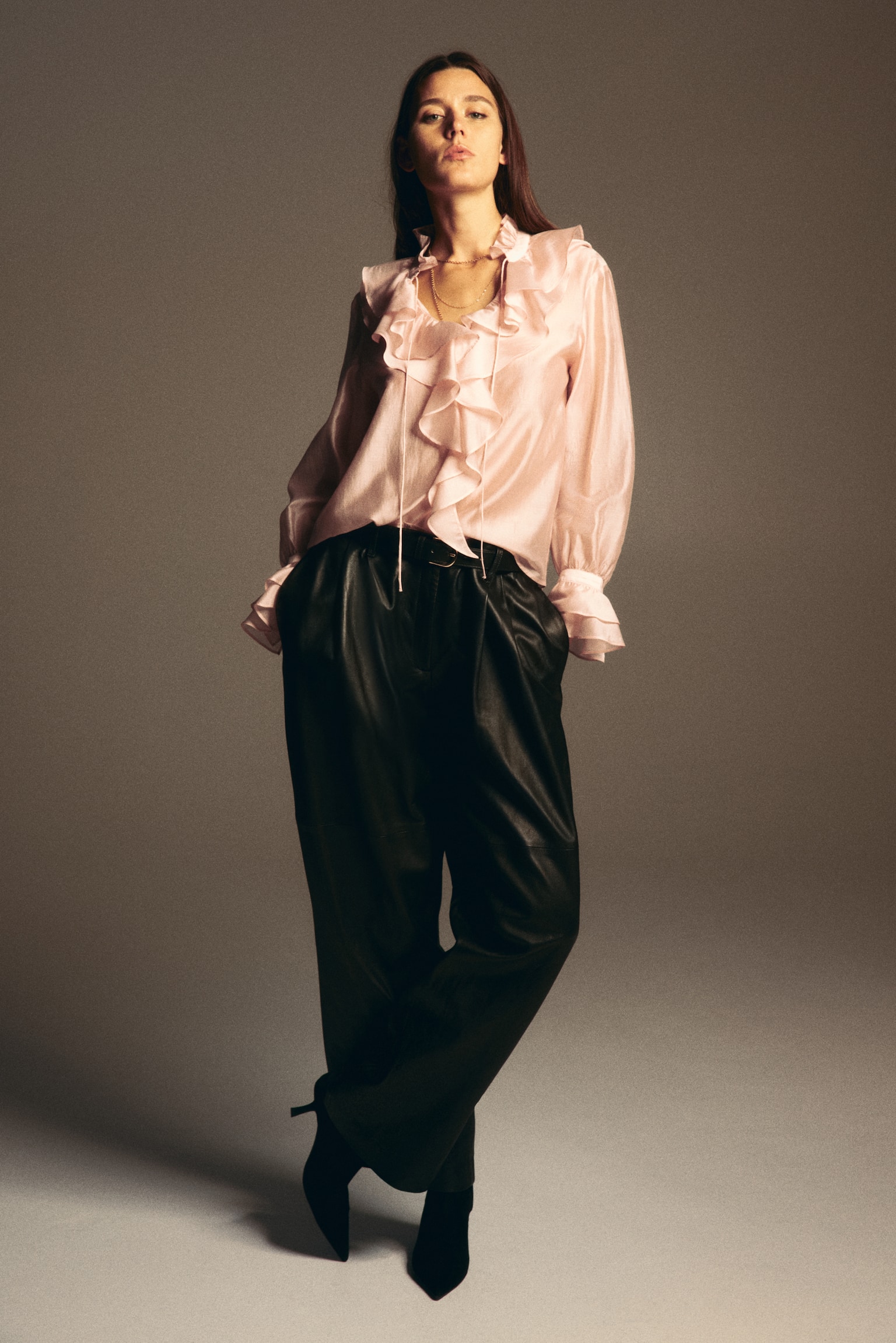 Bluză cu volane - Roz-piersică deschis - 4